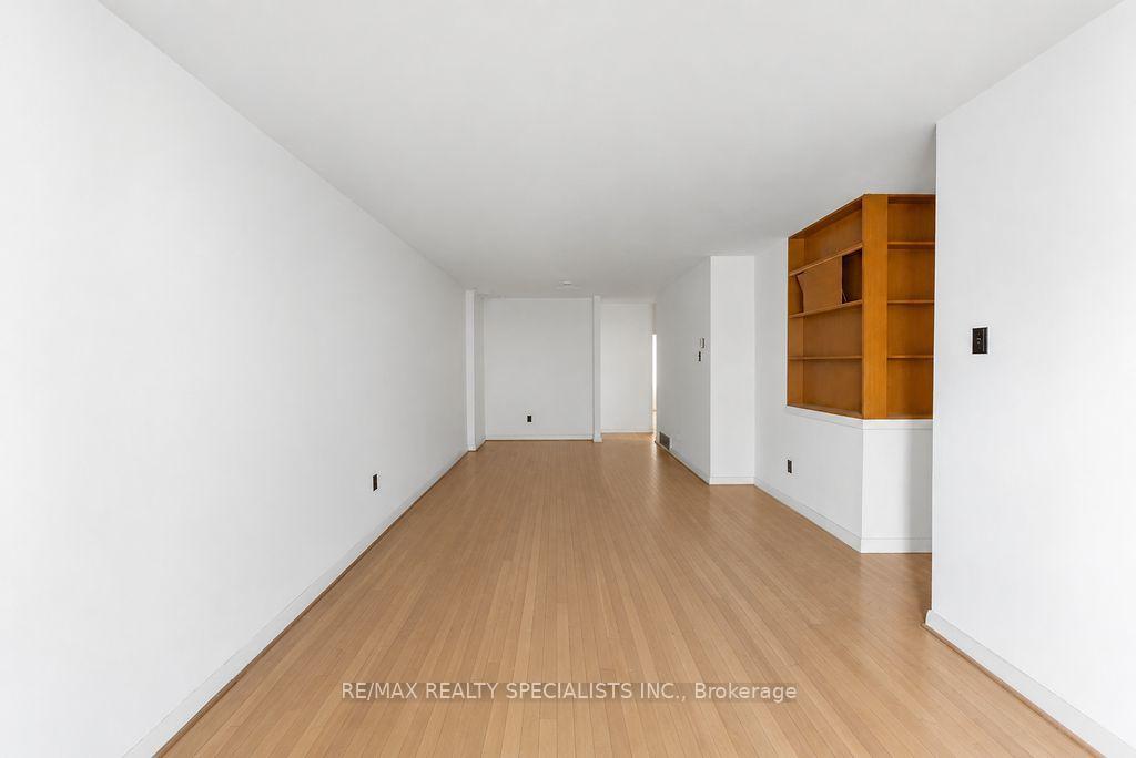 Photo 5 of 122 Cordella Avenue, Toronto, Rockcliffe-Smythe — HOMEH