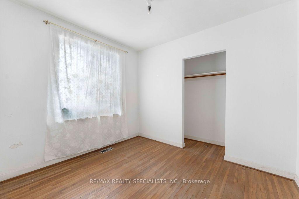 Photo 12 of 122 Cordella Avenue, Toronto, Rockcliffe-Smythe — HOMEH
