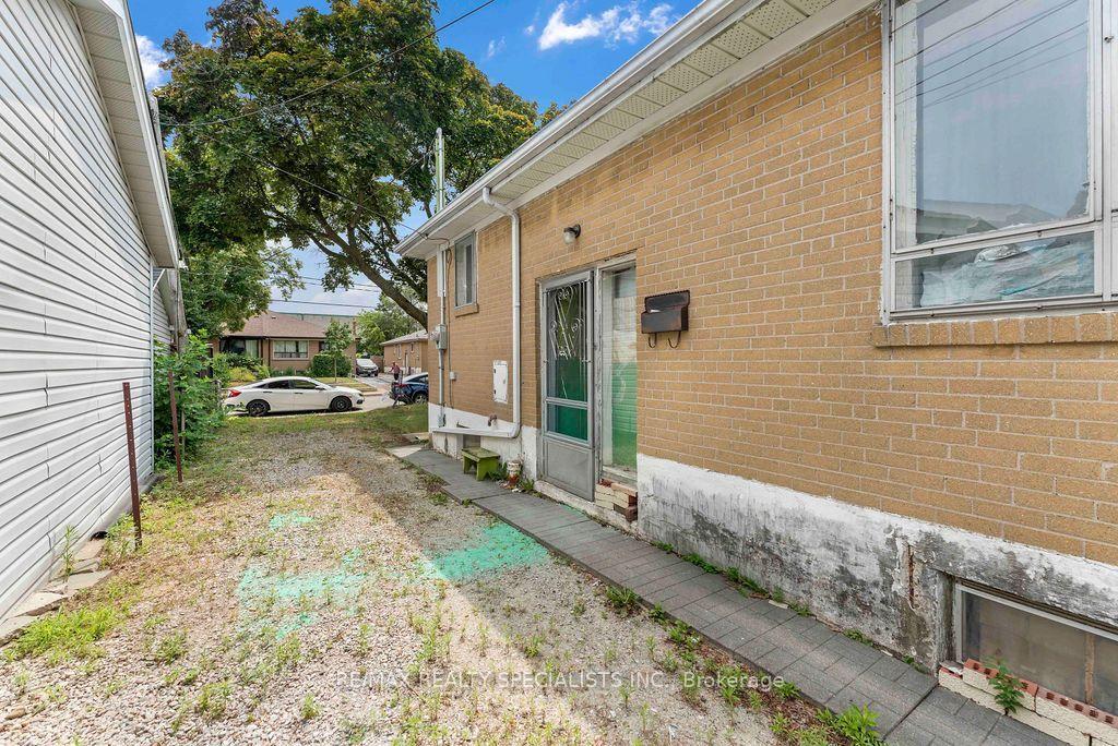 Photo 29 of 122 Cordella Avenue, Toronto, Rockcliffe-Smythe — HOMEH