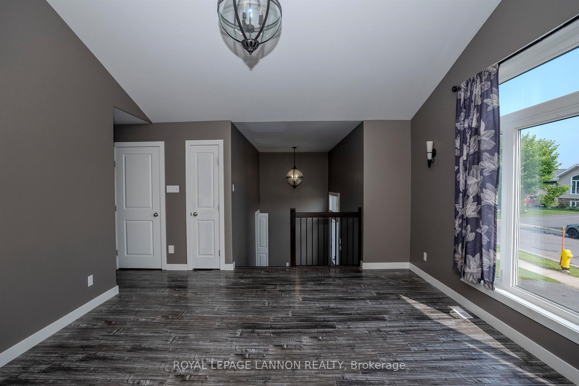 Photo 6 of 461 Longbow Street, Thunder Bay, John Street North — HOMEH