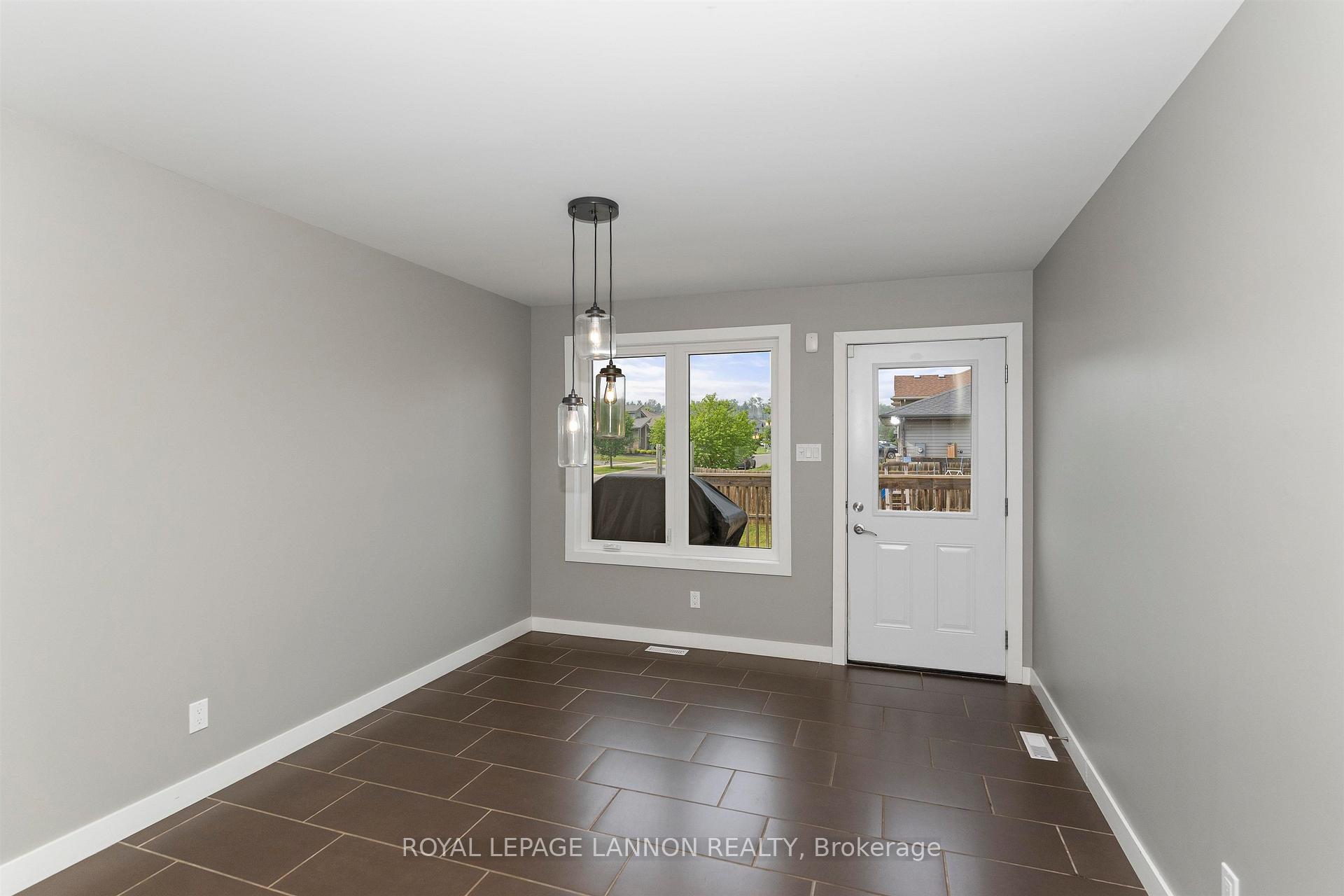 Photo 16 of 461 Longbow Street, Thunder Bay, John Street North — HOMEH