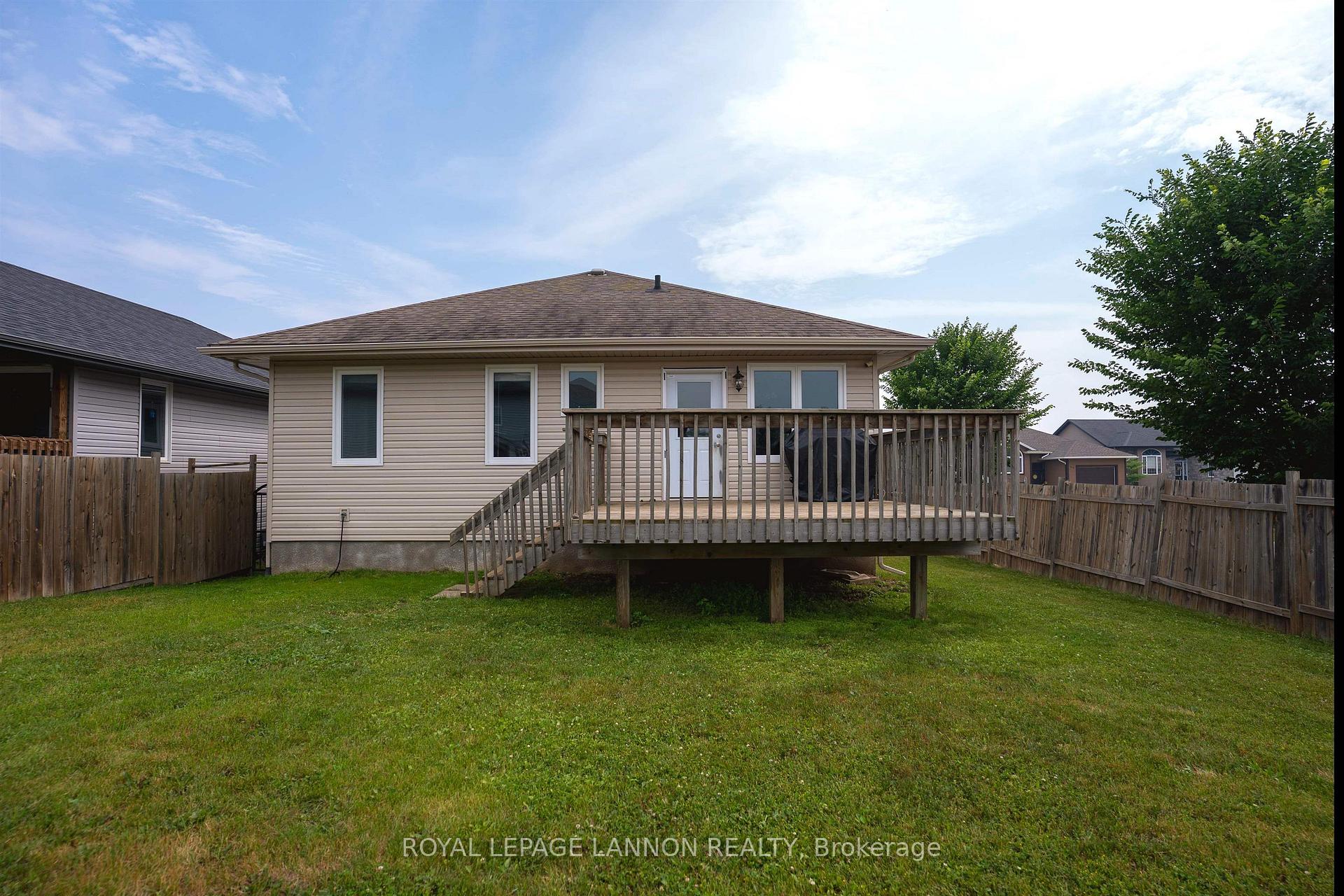 Photo 25 of 461 Longbow Street, Thunder Bay, John Street North — HOMEH