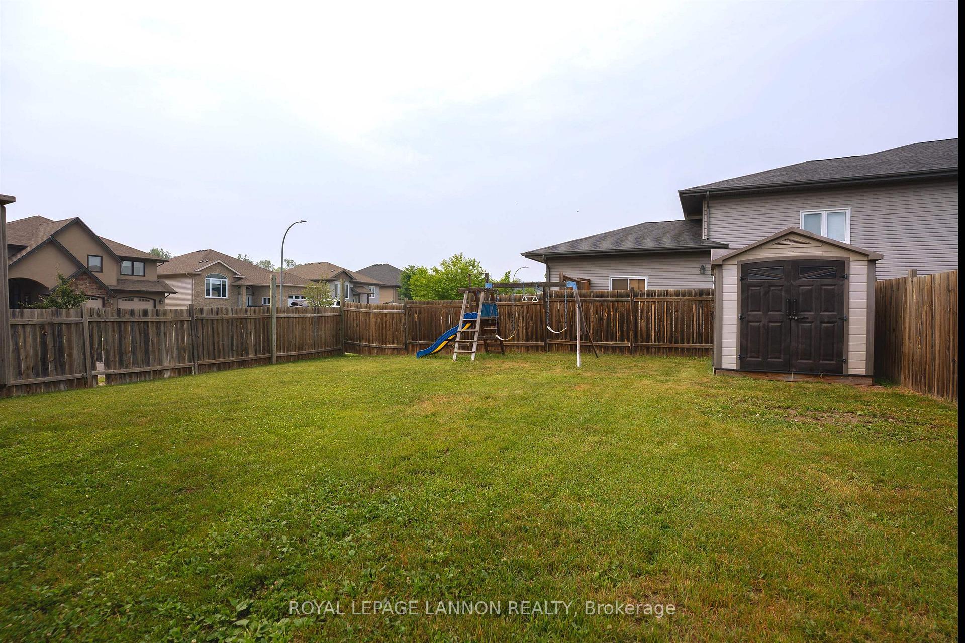 Photo 26 of 461 Longbow Street, Thunder Bay, John Street North — HOMEH