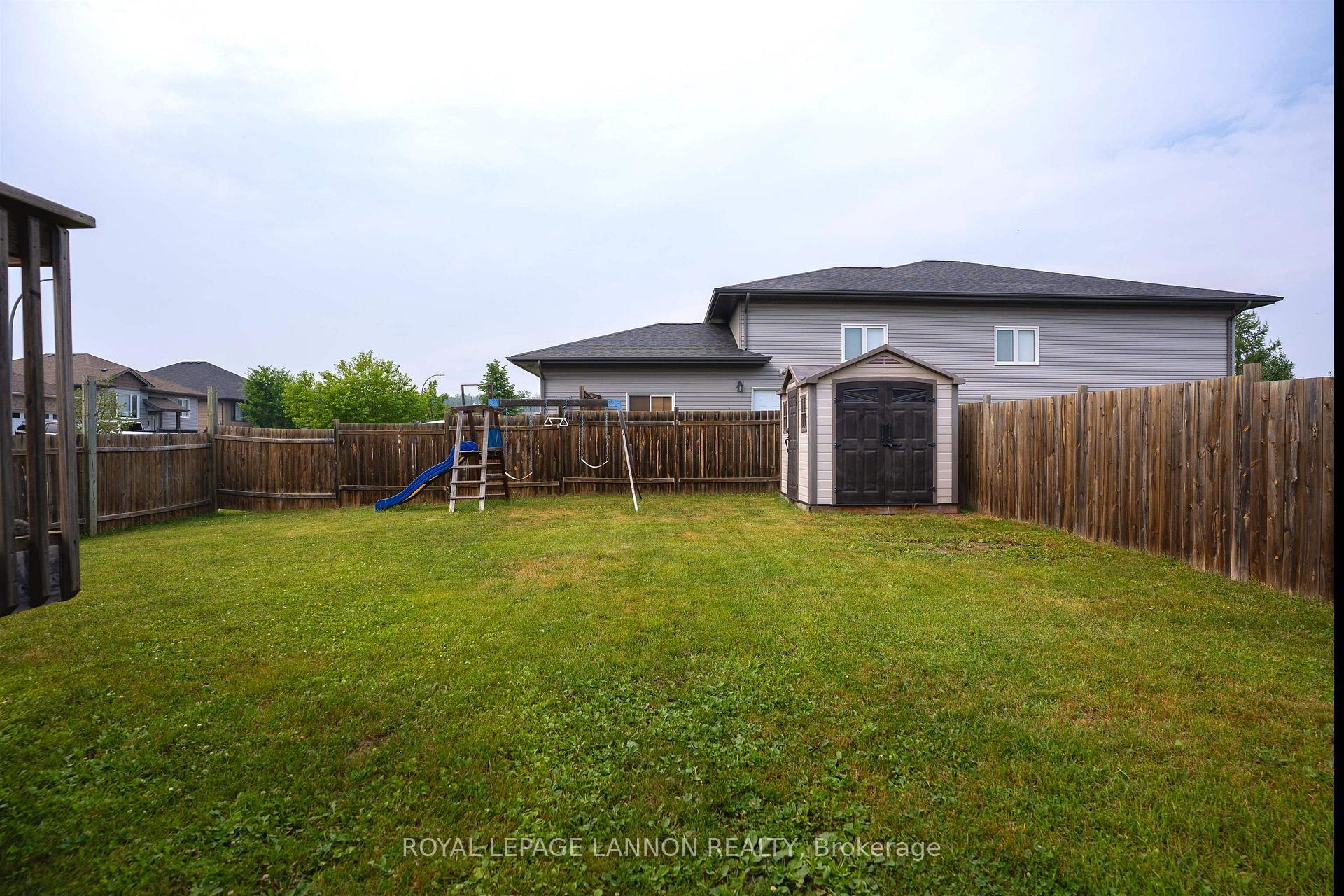 Photo 27 of 461 Longbow Street, Thunder Bay, John Street North — HOMEH