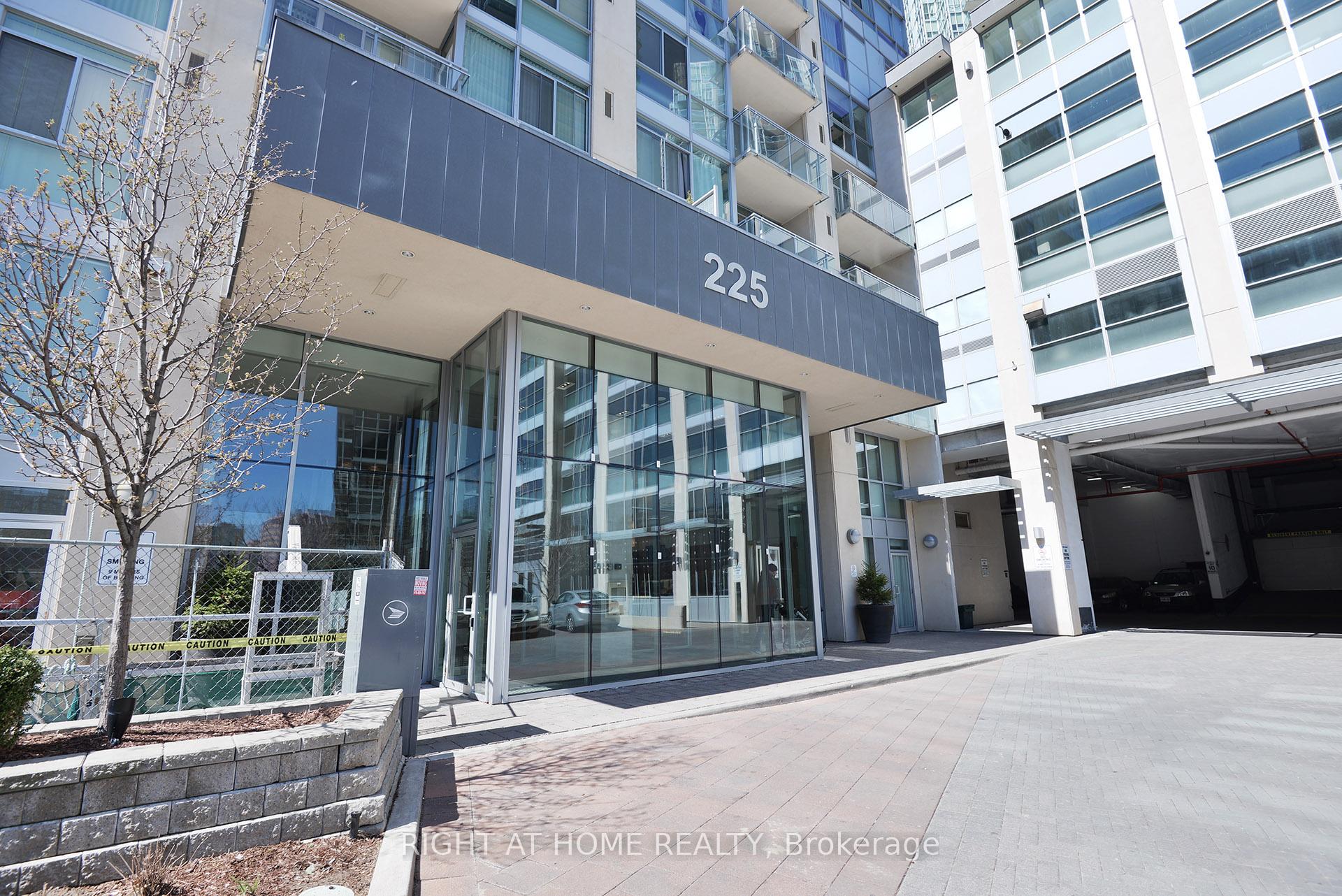 Photo 2 of Unit 3009, 225 Webb Drive, Mississauga, City Centre — HOMEH