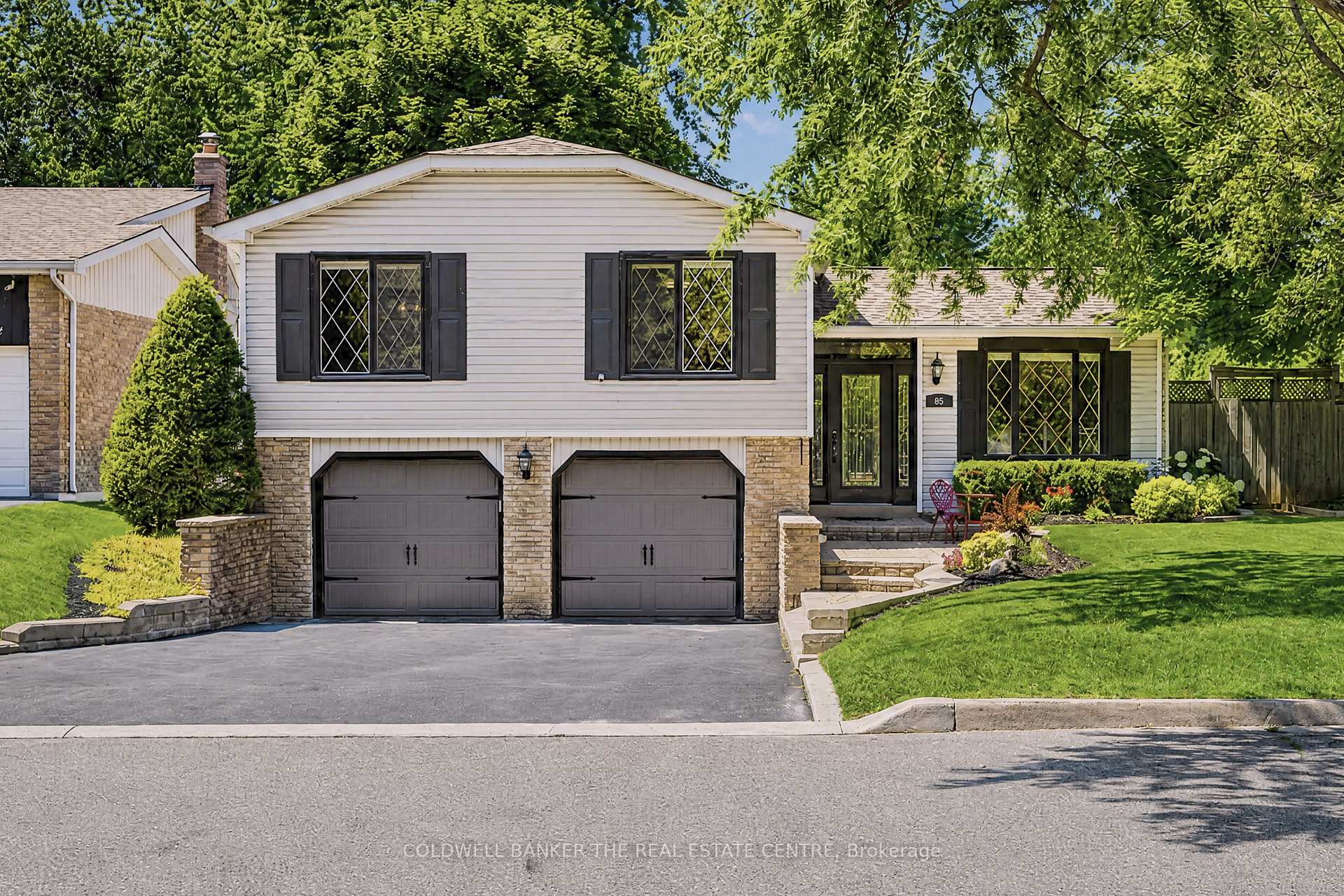 Photo 2 of 85 Wright Crescent, Caledon, Bolton North — HOMEH