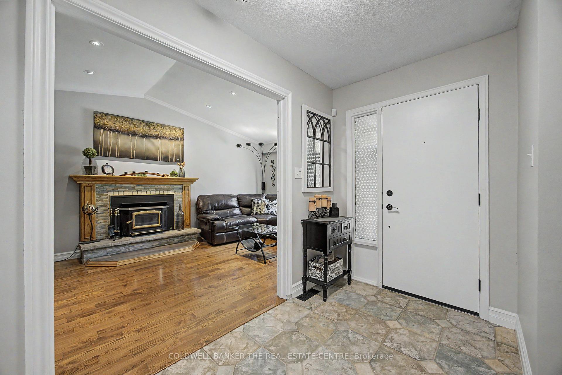 Photo 8 of 85 Wright Crescent, Caledon, Bolton North — HOMEH