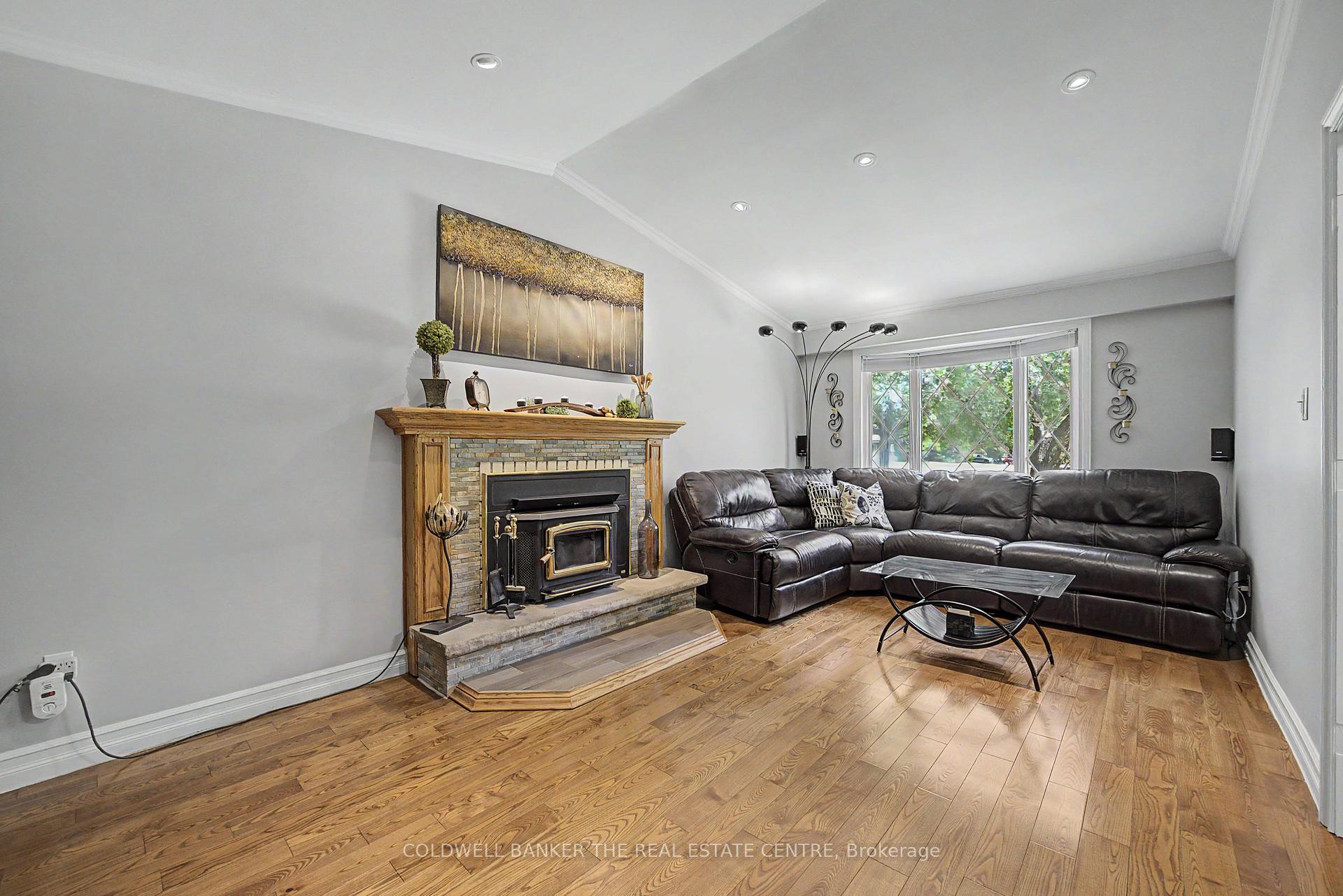 Photo 10 of 85 Wright Crescent, Caledon, Bolton North — HOMEH
