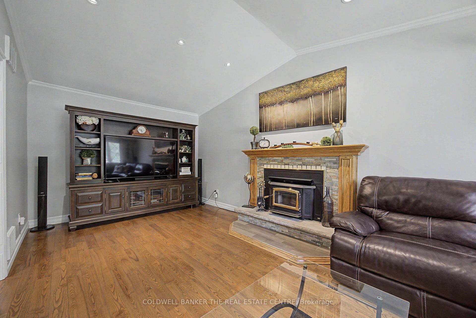 Photo 11 of 85 Wright Crescent, Caledon, Bolton North — HOMEH