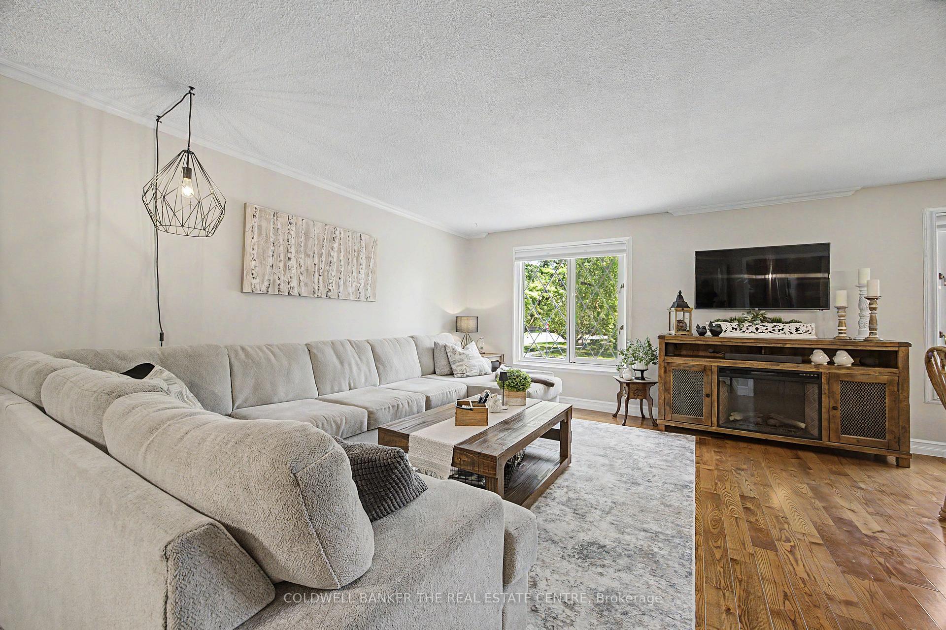 Photo 14 of 85 Wright Crescent, Caledon, Bolton North — HOMEH