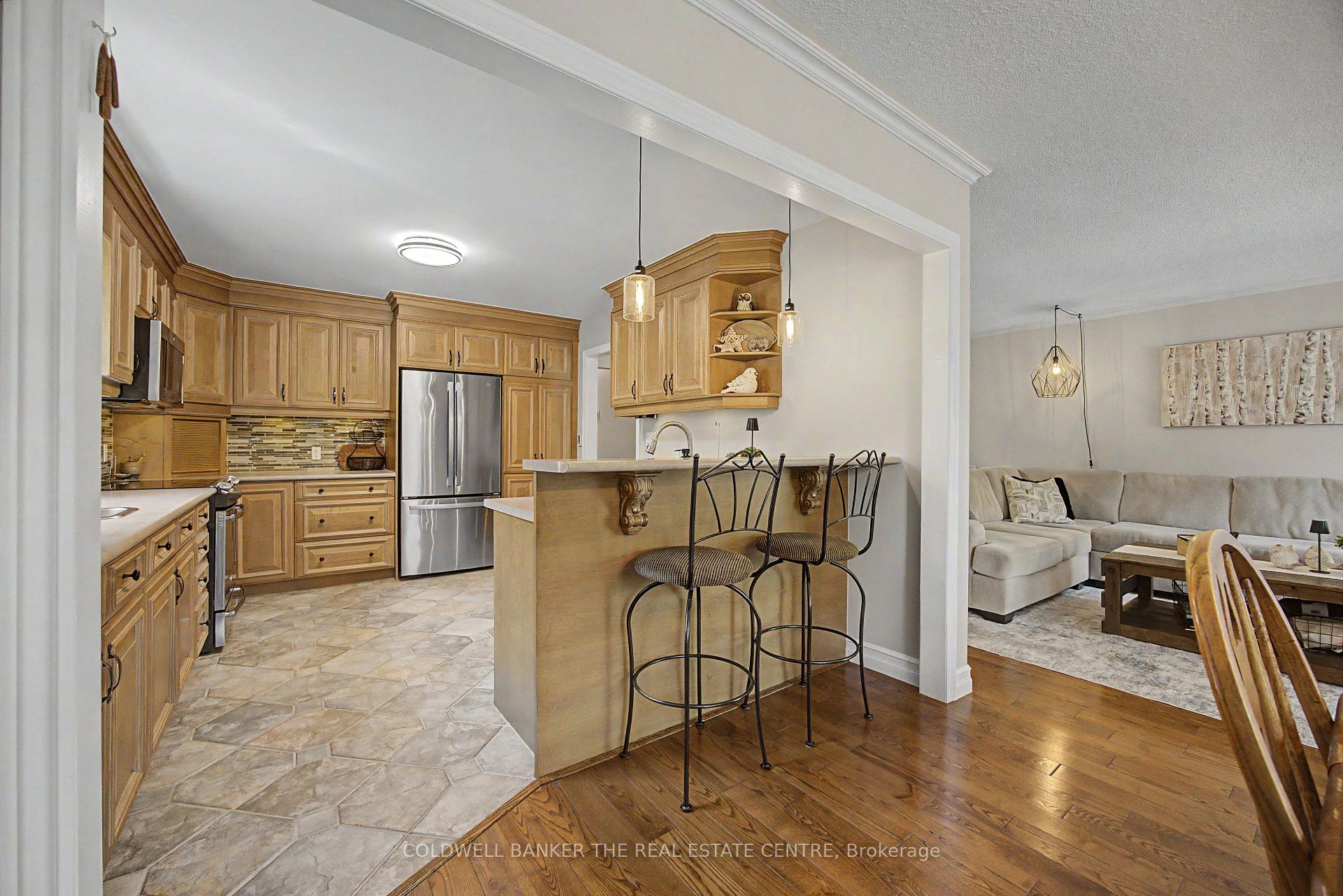 Photo 16 of 85 Wright Crescent, Caledon, Bolton North — HOMEH