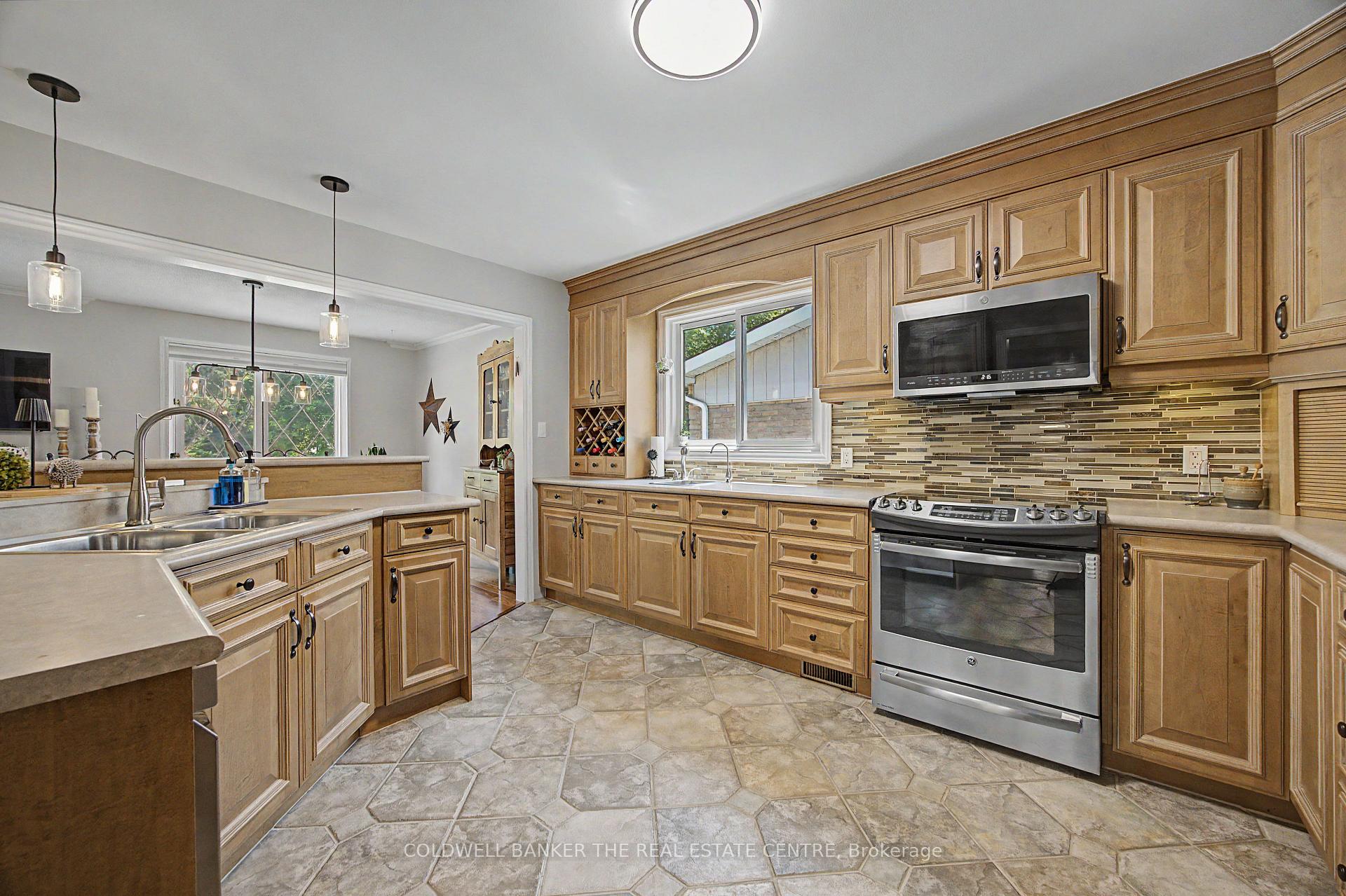 Photo 17 of 85 Wright Crescent, Caledon, Bolton North — HOMEH