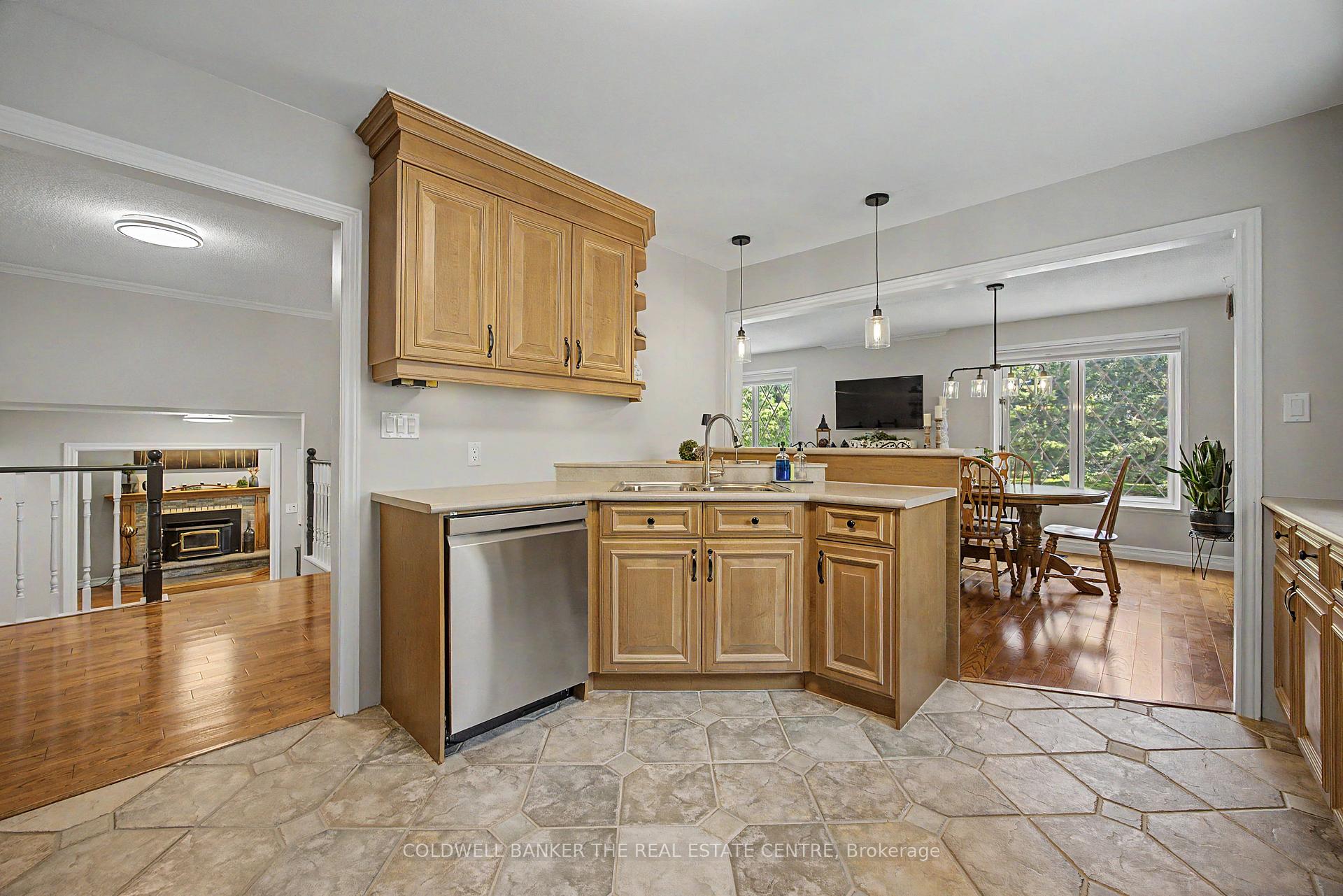 Photo 18 of 85 Wright Crescent, Caledon, Bolton North — HOMEH