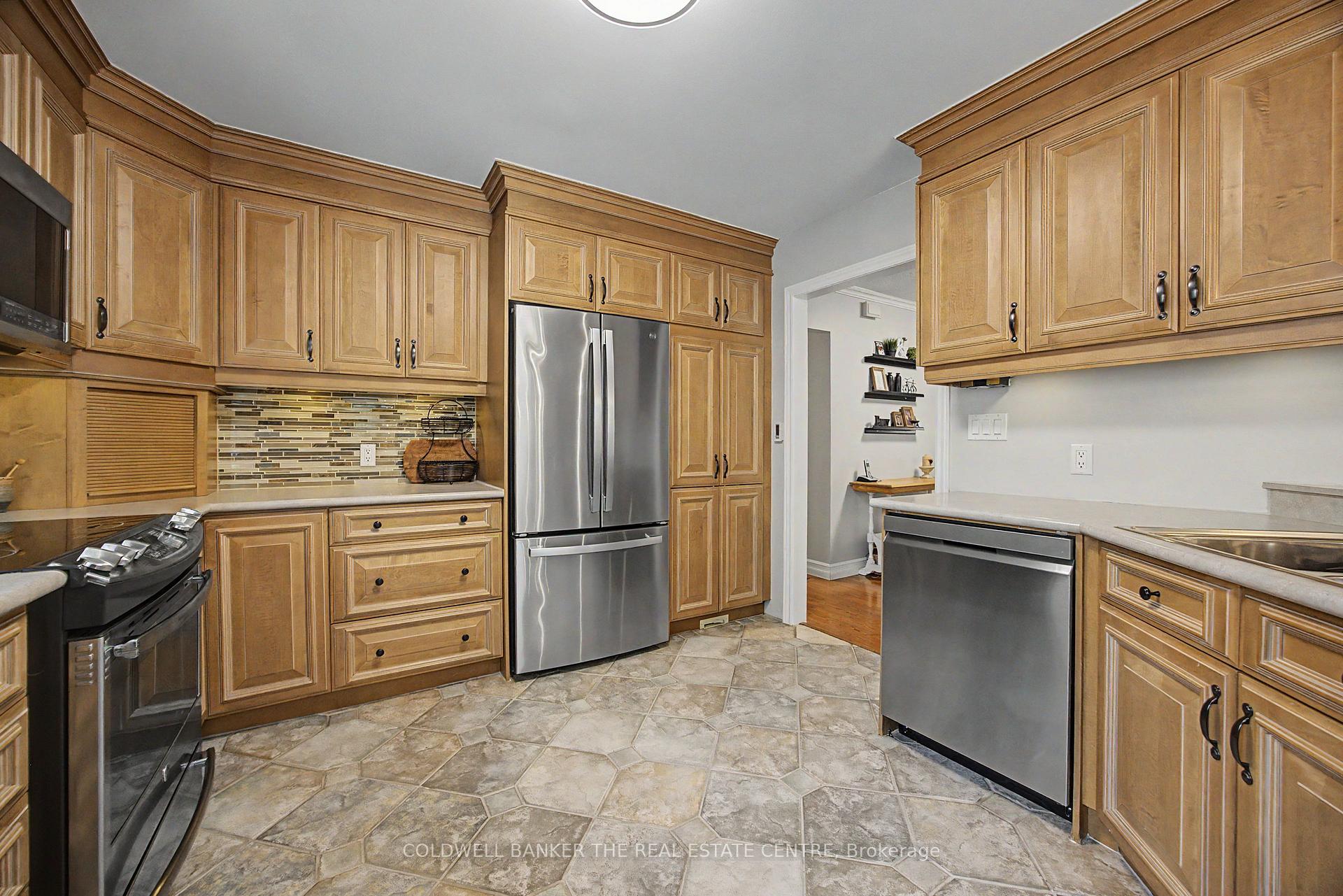 Photo 21 of 85 Wright Crescent, Caledon, Bolton North — HOMEH