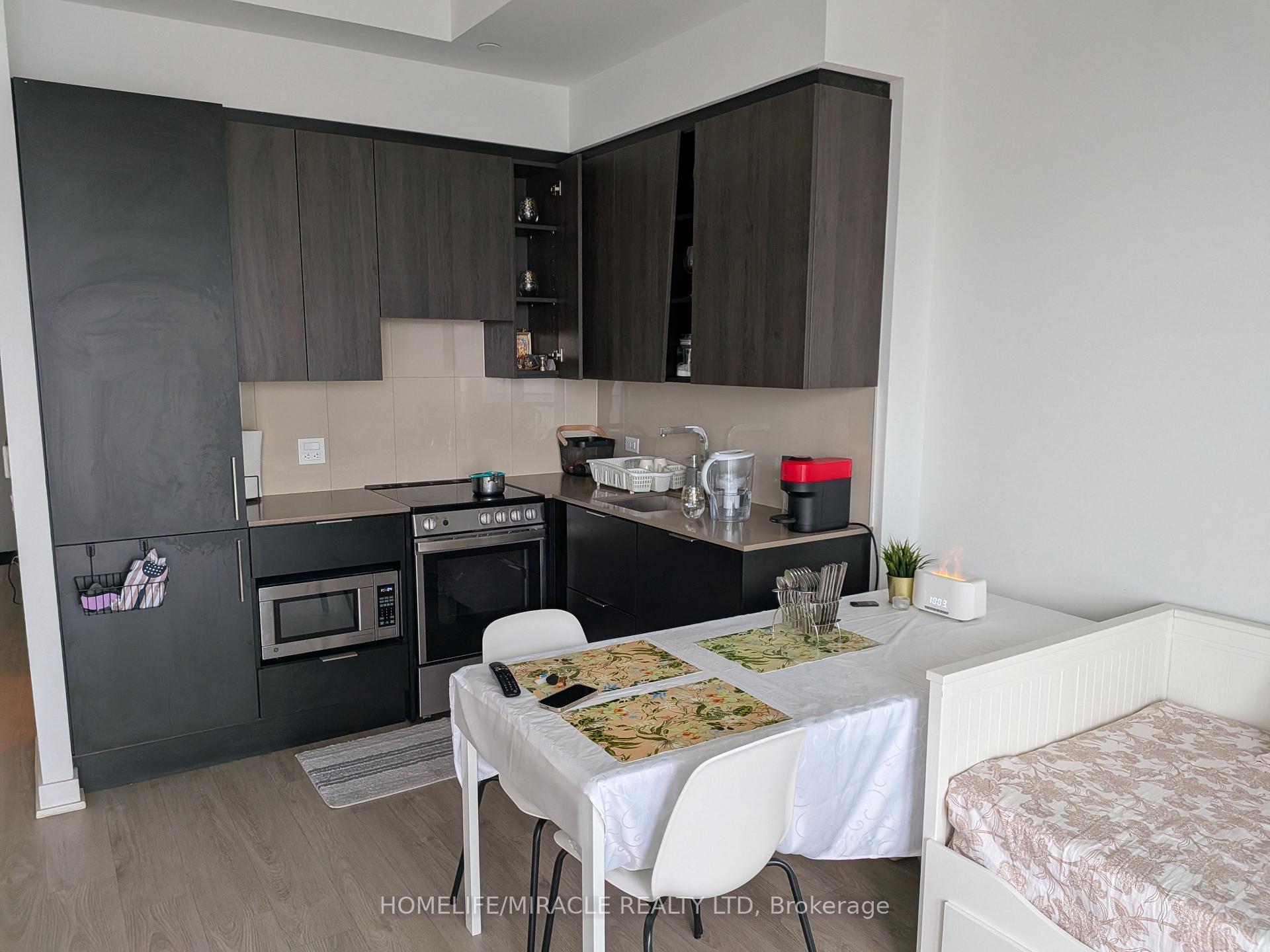 Photo 4 of Unit 4205, 3900 Confederation Parkway, Mississauga, City Centre — HOMEH
