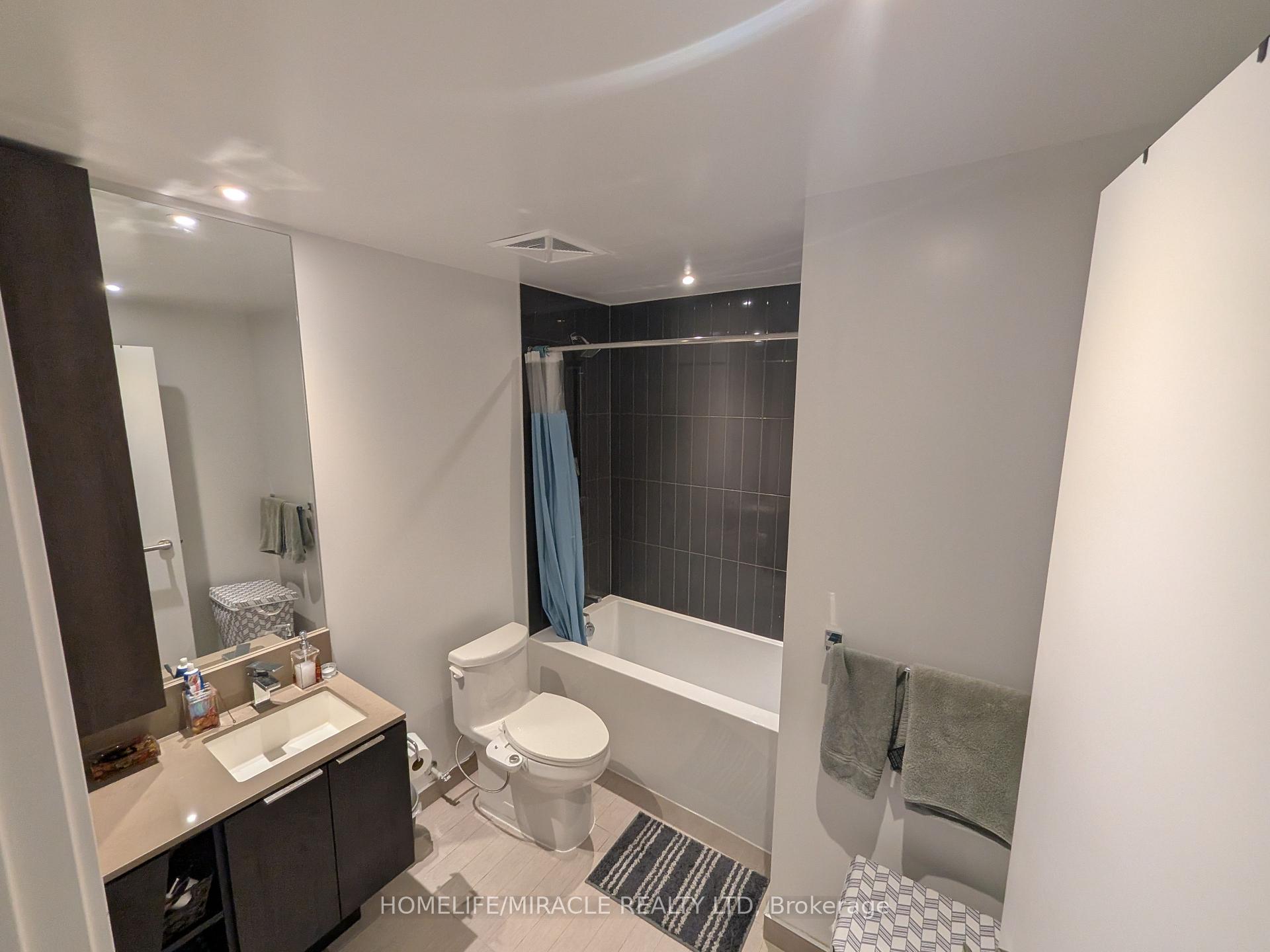Photo 7 of Unit 4205, 3900 Confederation Parkway, Mississauga, City Centre — HOMEH