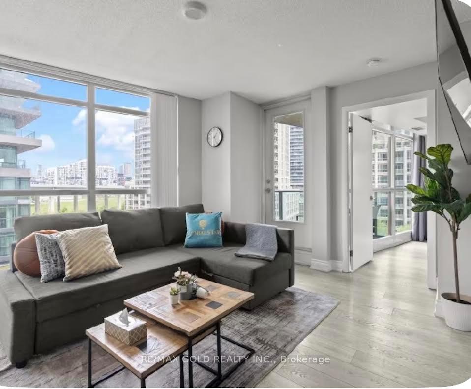 Photo of Unit 620, 215 Fort York Boulevard