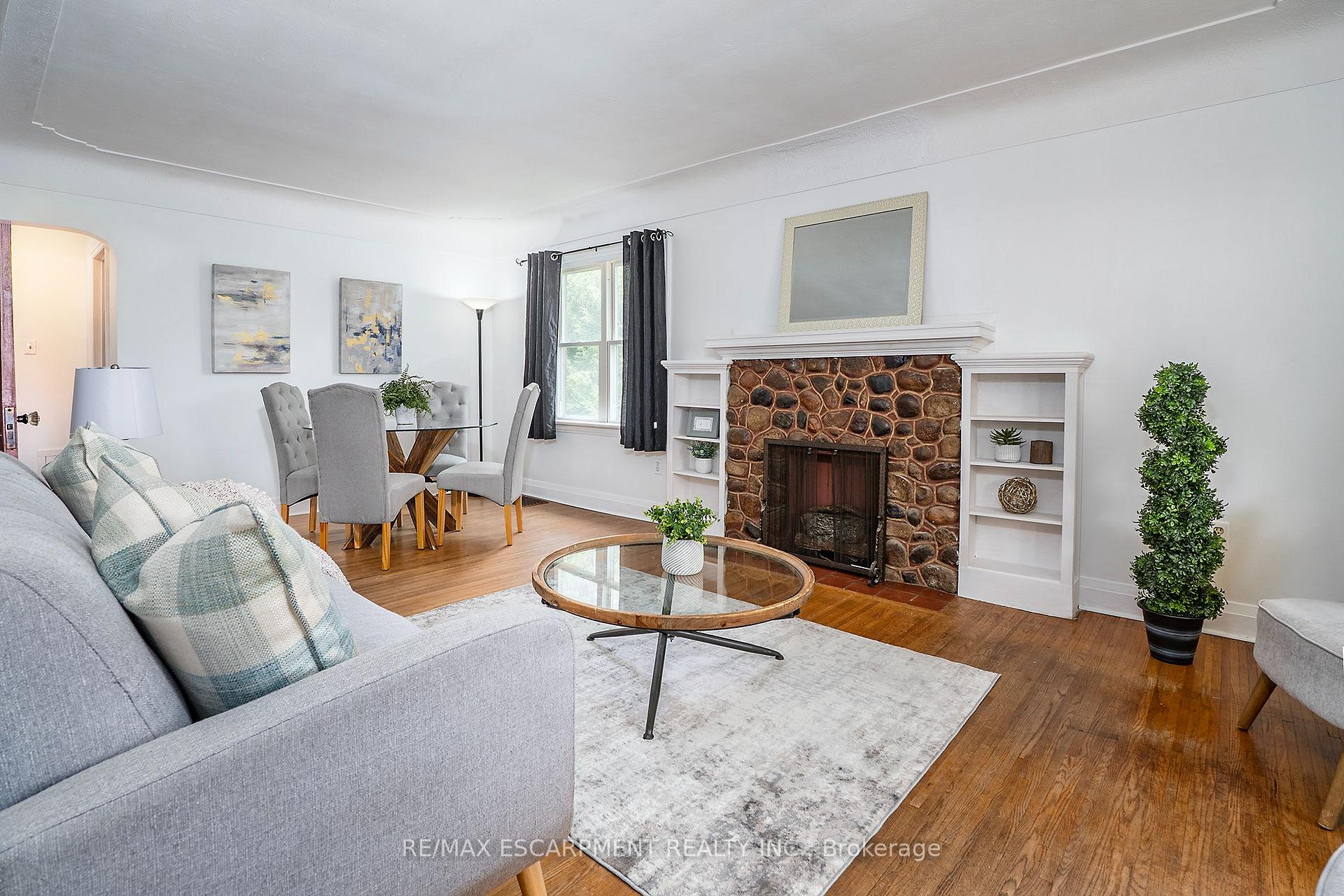 Photo 3 of 90 Osler Drive, Hamilton, Dundas — HOMEH