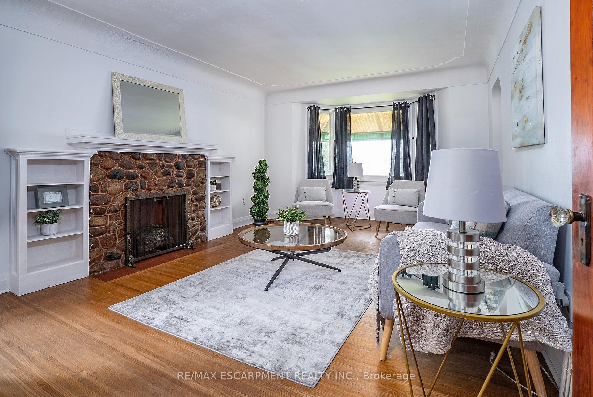 Photo 4 of 90 Osler Drive, Hamilton, Dundas — HOMEH