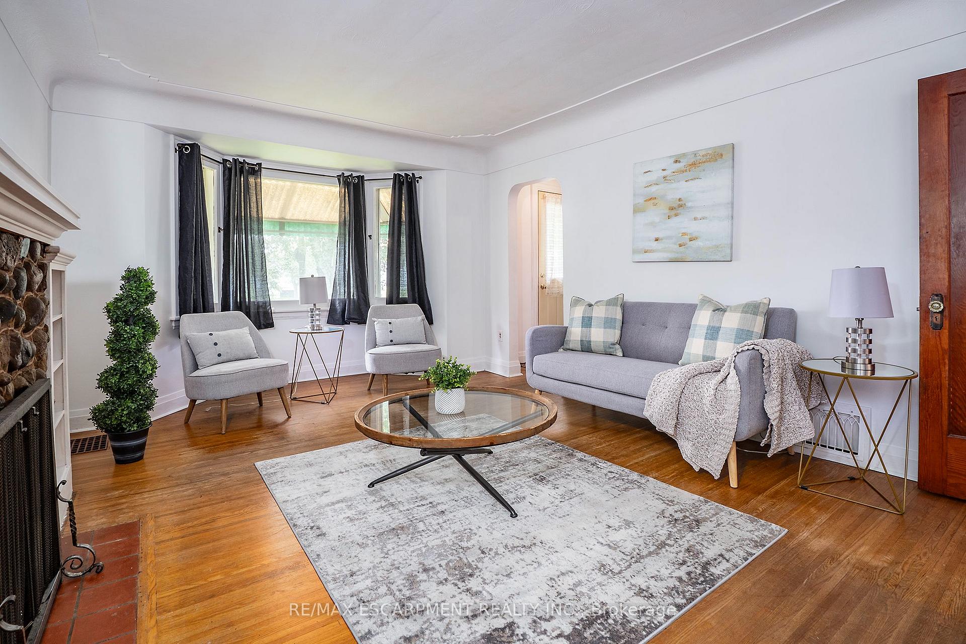 Photo 5 of 90 Osler Drive, Hamilton, Dundas — HOMEH