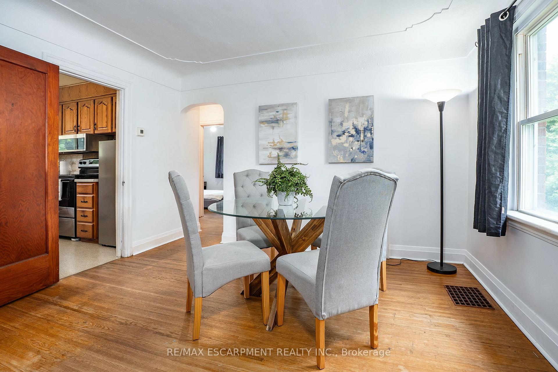 Photo 8 of 90 Osler Drive, Hamilton, Dundas — HOMEH