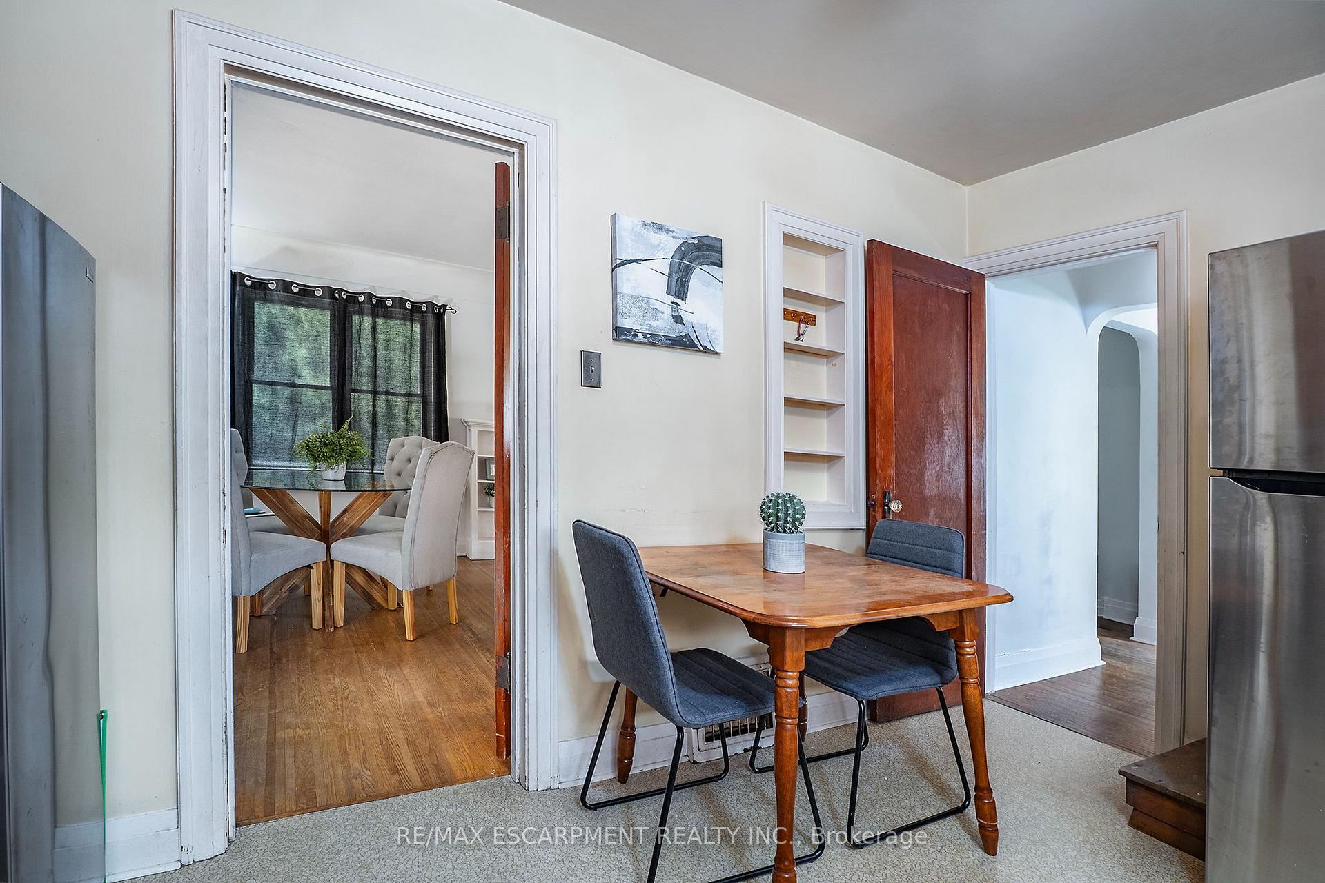 Photo 10 of 90 Osler Drive, Hamilton, Dundas — HOMEH