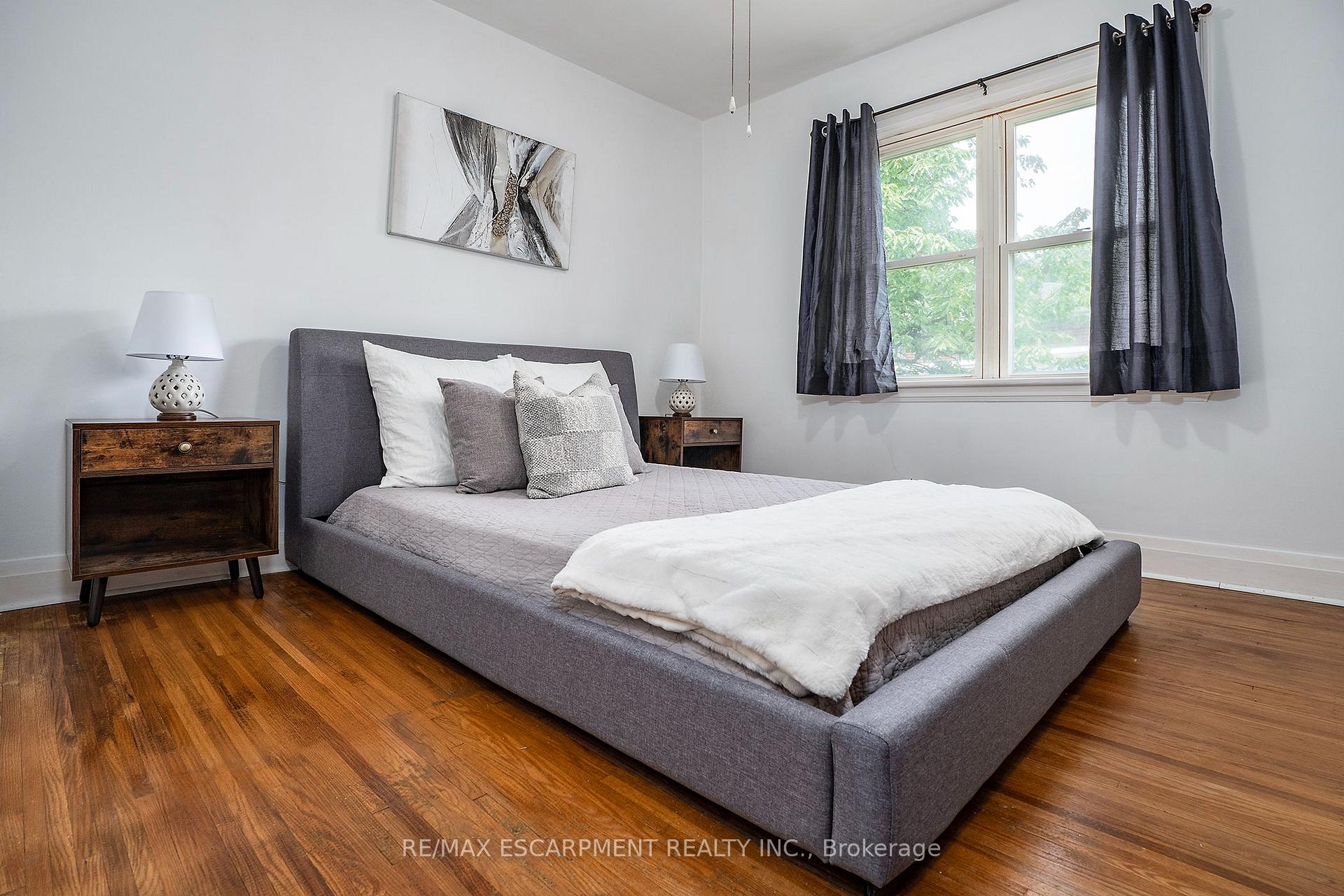Photo 13 of 90 Osler Drive, Hamilton, Dundas — HOMEH