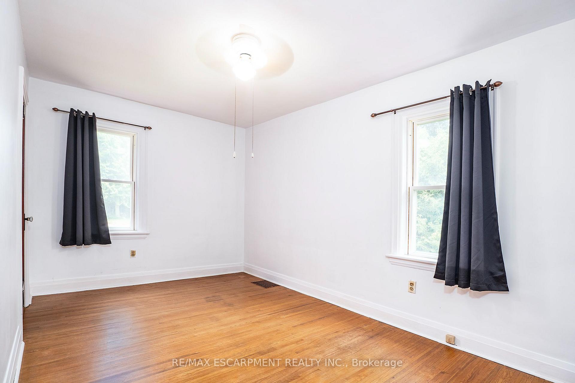 Photo 14 of 90 Osler Drive, Hamilton, Dundas — HOMEH