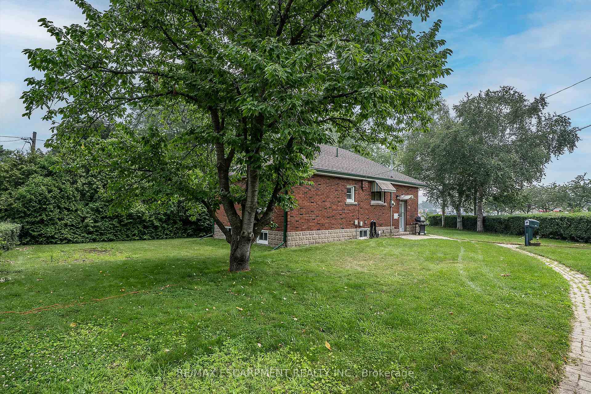 Photo 18 of 90 Osler Drive, Hamilton, Dundas — HOMEH