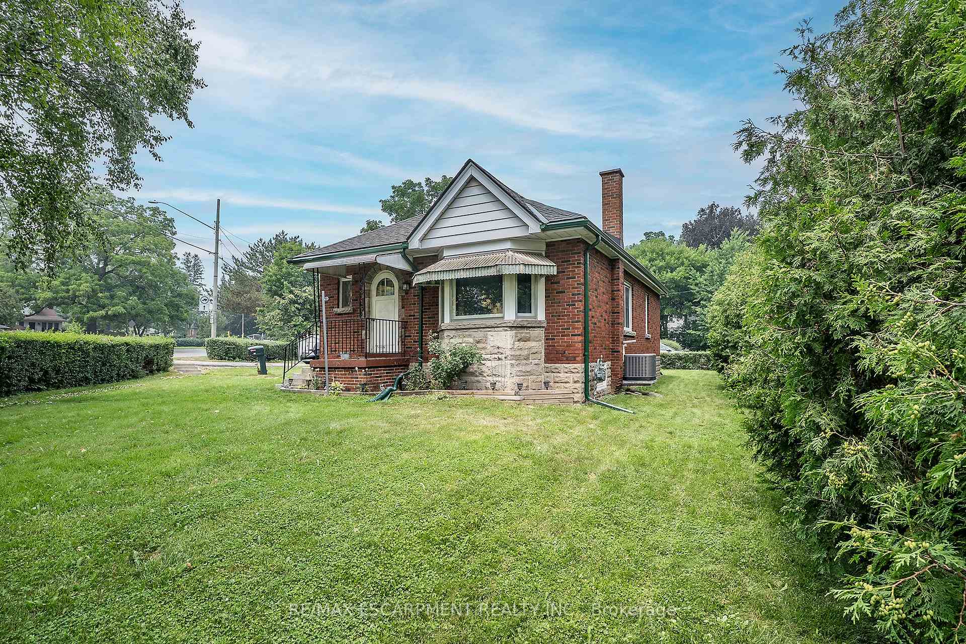 Photo 20 of 90 Osler Drive, Hamilton, Dundas — HOMEH