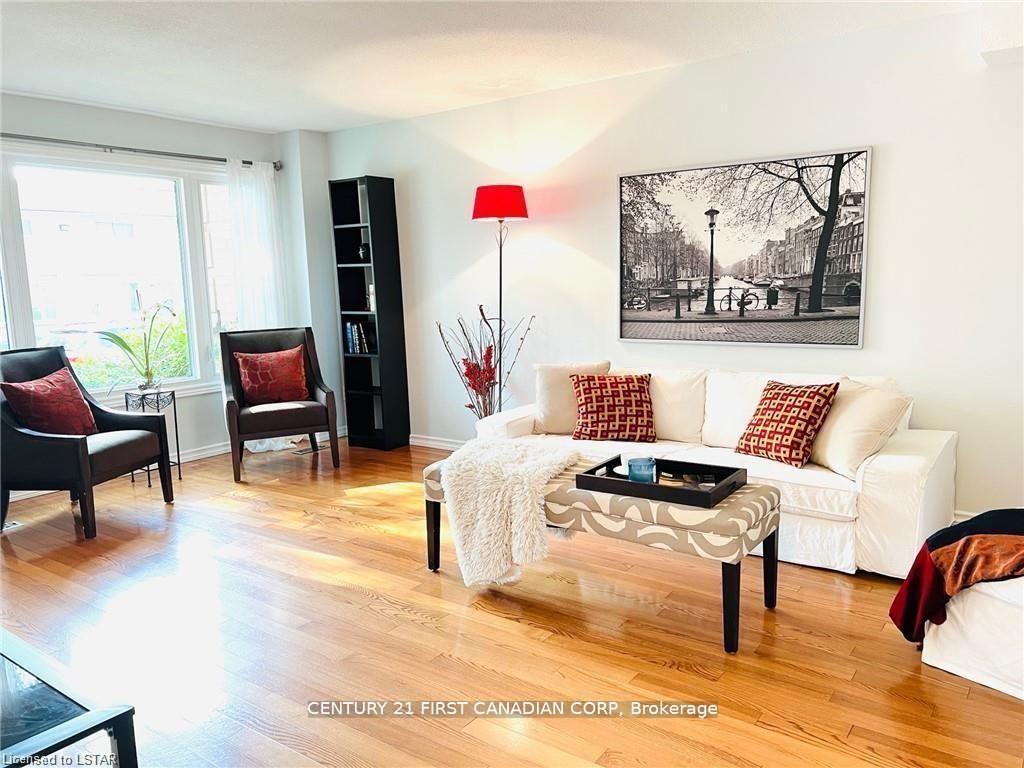 Photo 3 of Unit 10, 45 Gatewood Place, London, East A — HOMEH