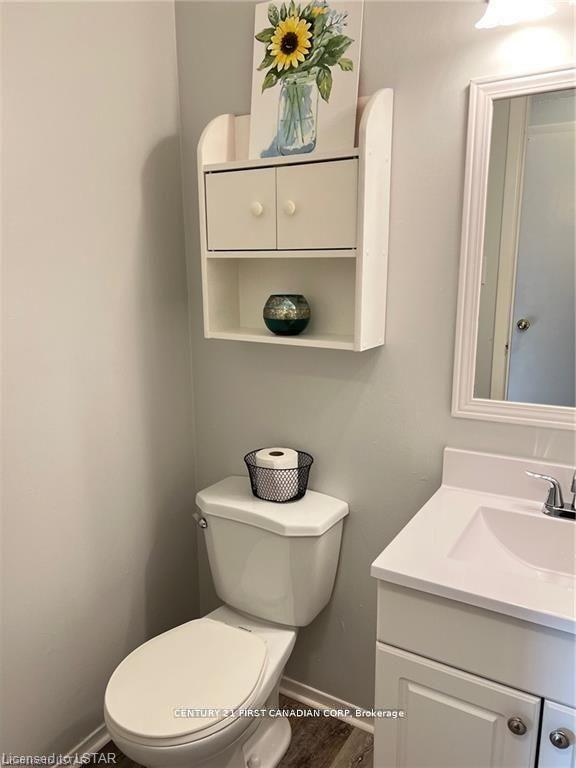 Photo 5 of Unit 10, 45 Gatewood Place, London, East A — HOMEH