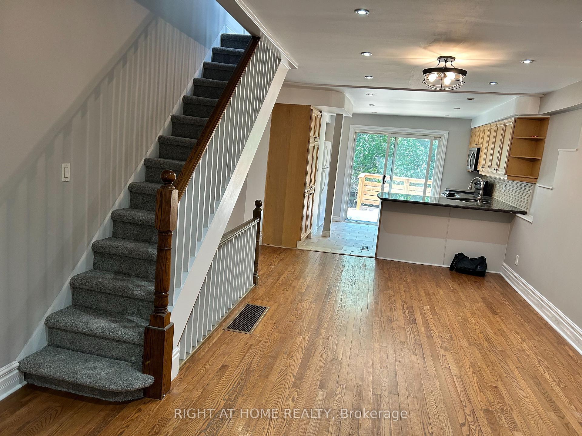 Photo 8 of 280 Kenilworth Avenue, Toronto, The Beaches — HOMEH