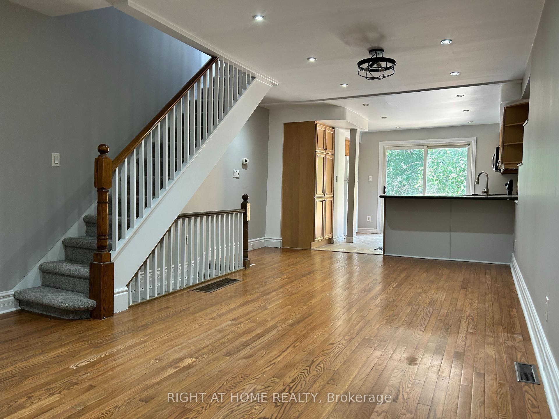 Photo 11 of 280 Kenilworth Avenue, Toronto, The Beaches — HOMEH