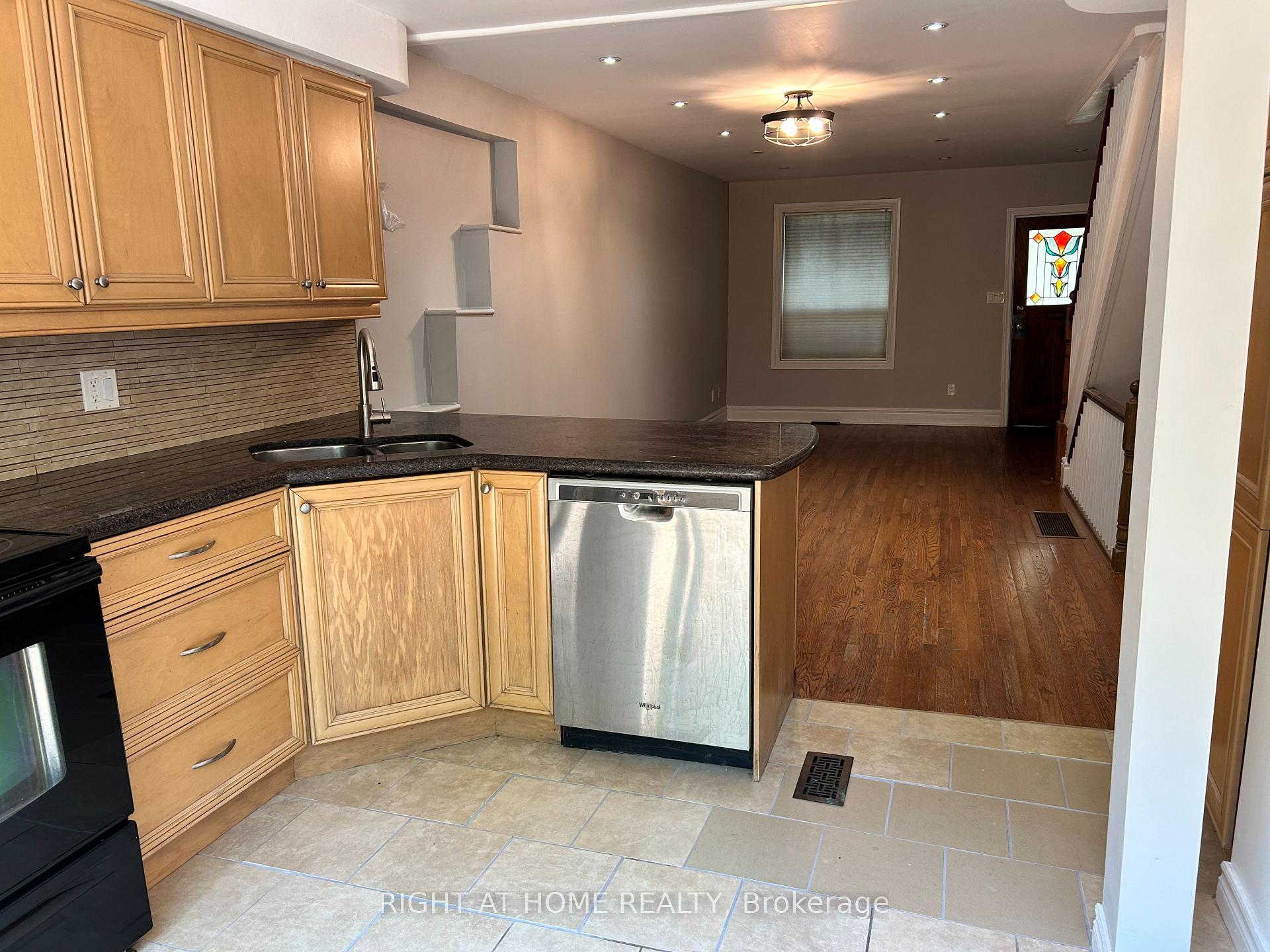 Photo 12 of 280 Kenilworth Avenue, Toronto, The Beaches — HOMEH