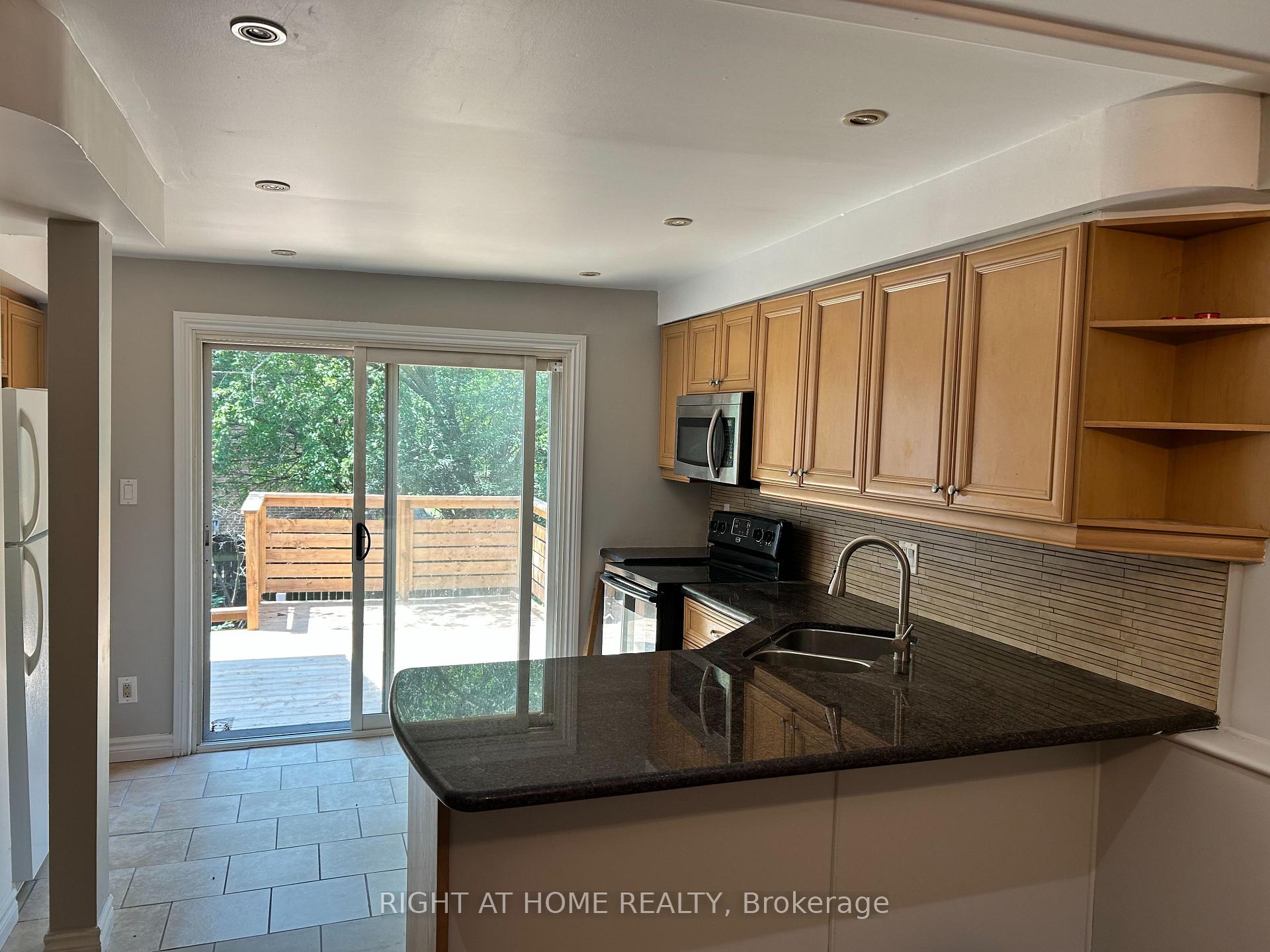 Photo 14 of 280 Kenilworth Avenue, Toronto, The Beaches — HOMEH