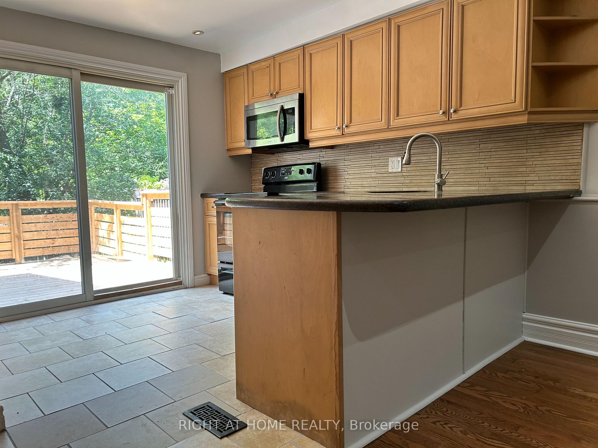 Photo 15 of 280 Kenilworth Avenue, Toronto, The Beaches — HOMEH