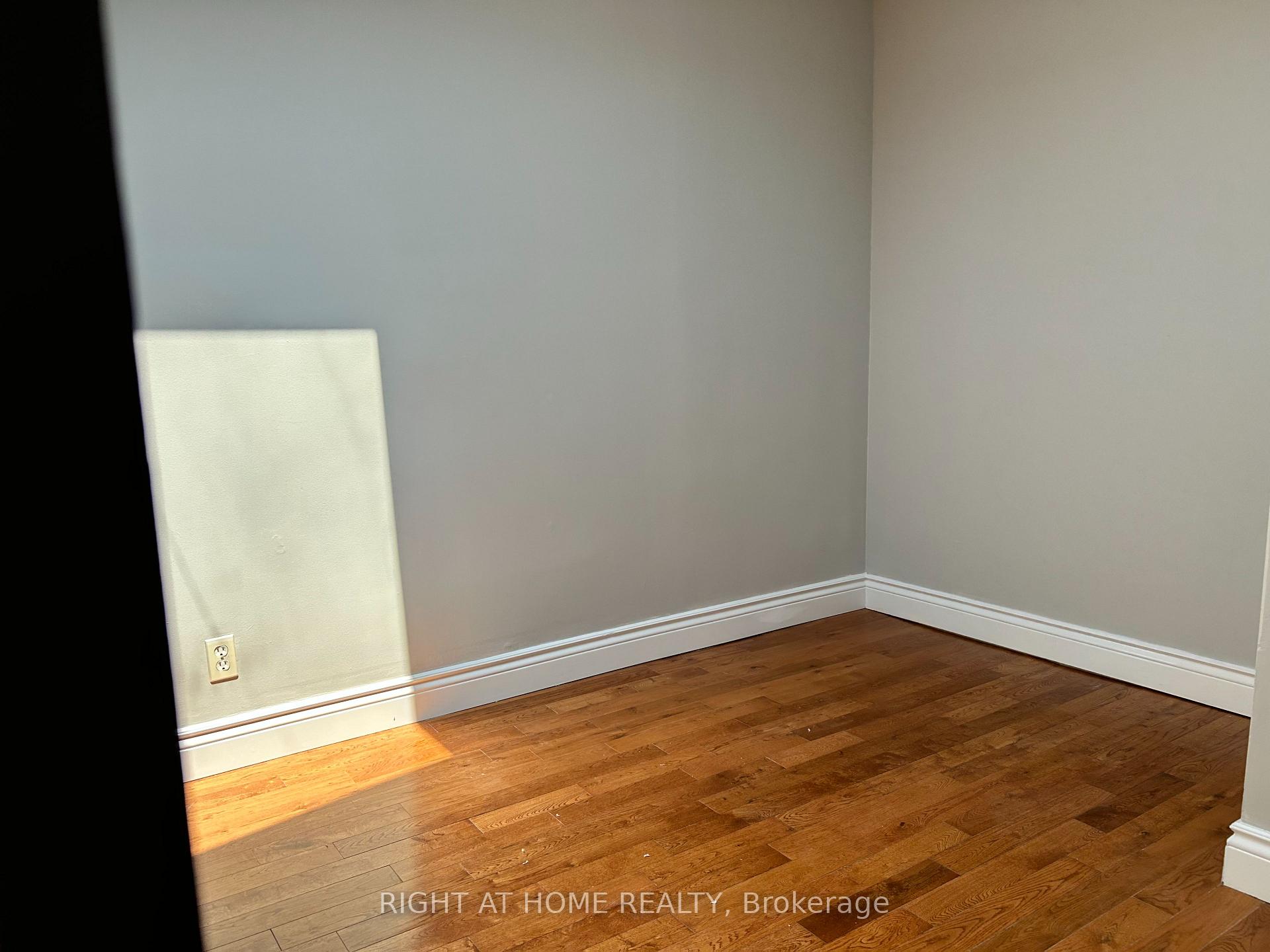Photo 23 of 280 Kenilworth Avenue, Toronto, The Beaches — HOMEH