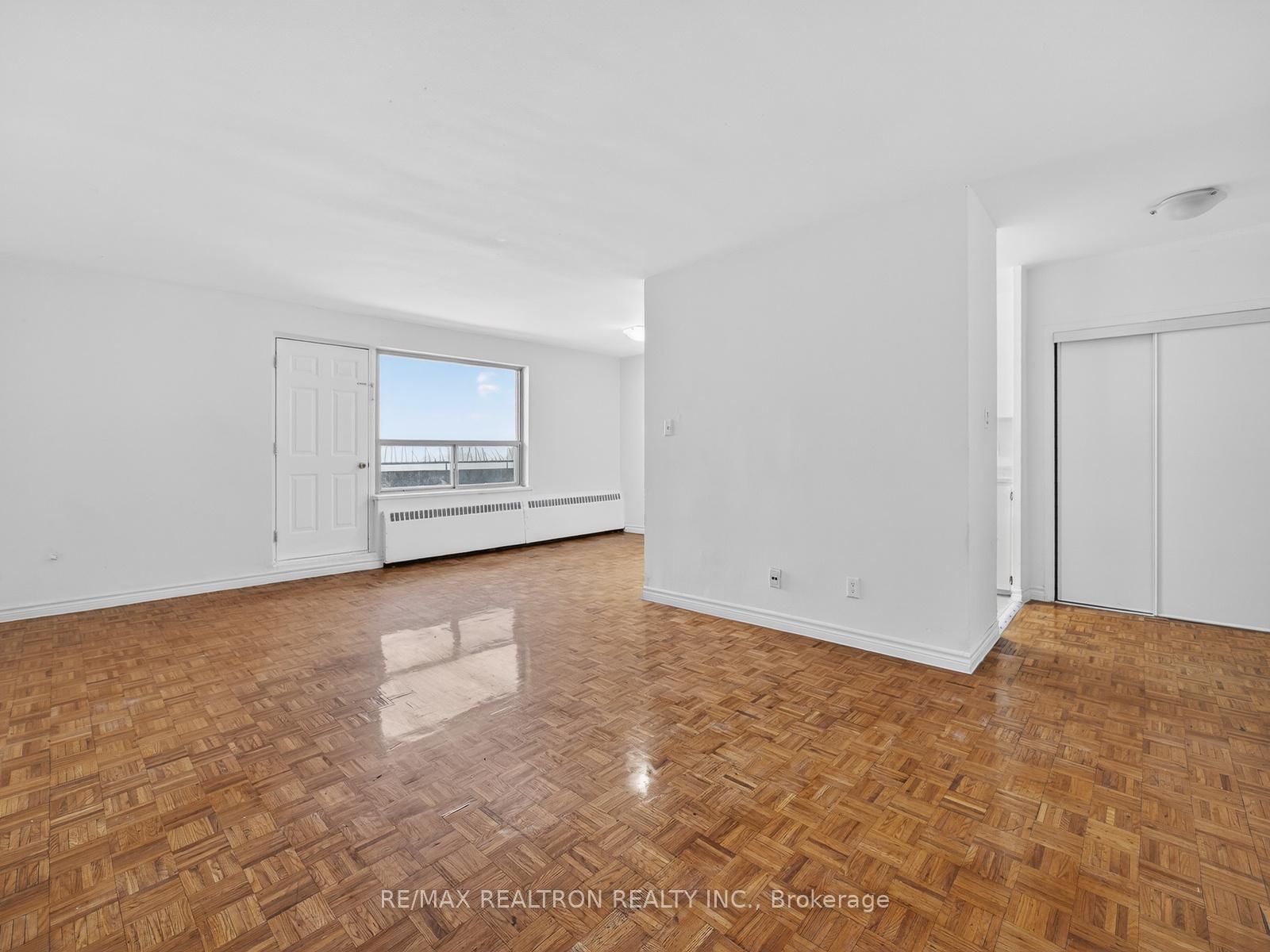 Photo of Unit 108, 275 Wentworth Street W