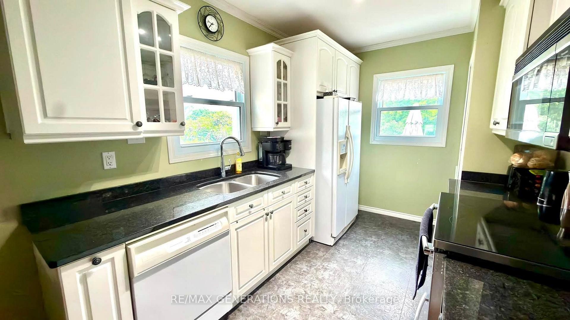 Photo 6 of 149 Prospect Avenue, Thunder Bay, College Heights — HOMEH