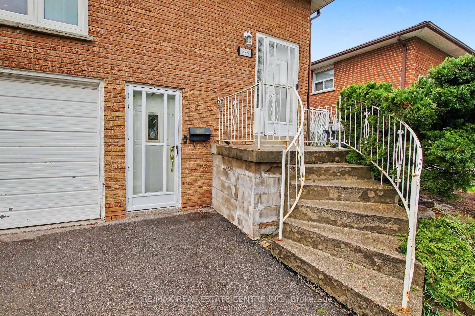 Photo 2 of 396 Pinemeadow Avenue, Mississauga, Cooksville — HOMEH