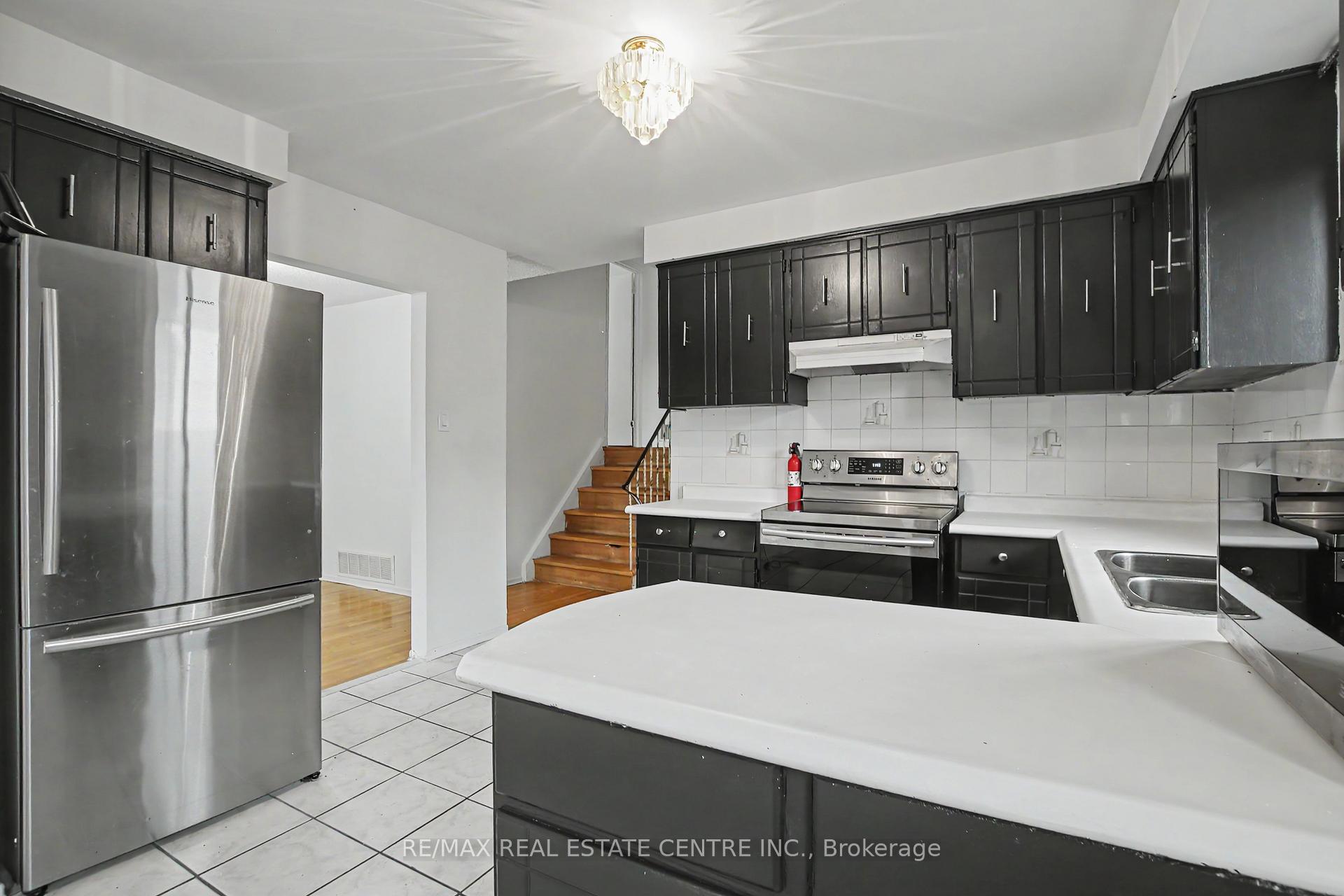 Photo 15 of 396 Pinemeadow Avenue, Mississauga, Cooksville — HOMEH