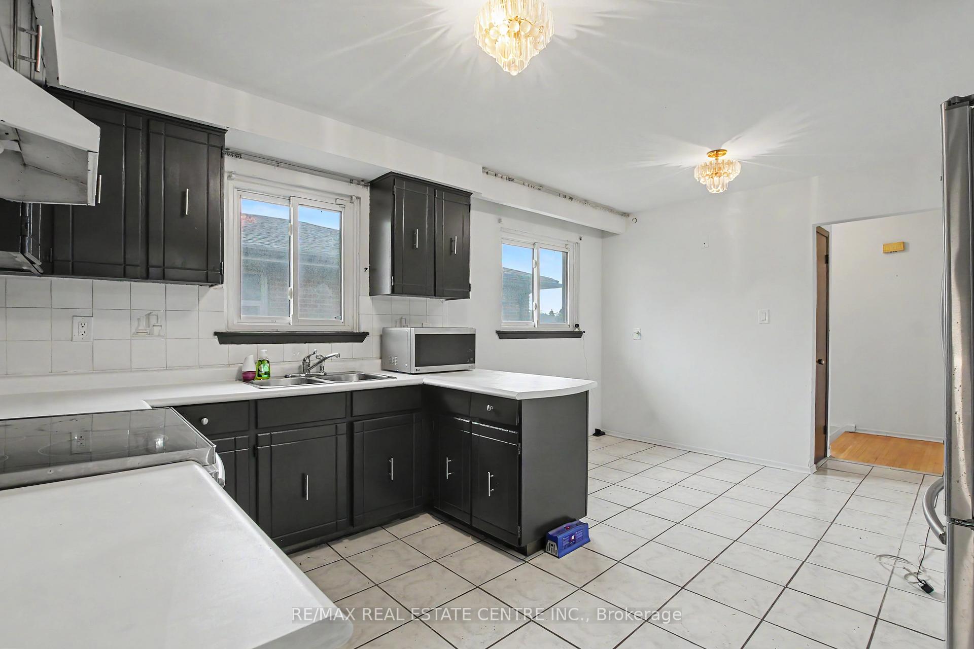 Photo 16 of 396 Pinemeadow Avenue, Mississauga, Cooksville — HOMEH