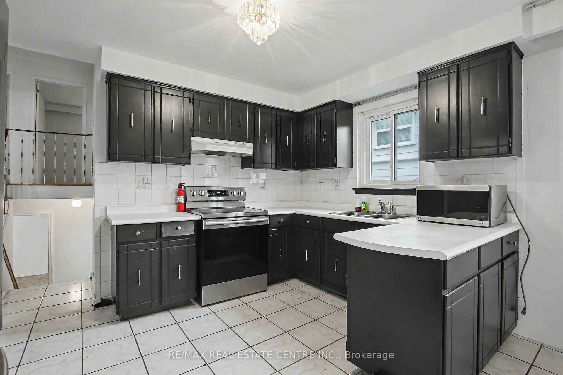 Photo 17 of 396 Pinemeadow Avenue, Mississauga, Cooksville — HOMEH