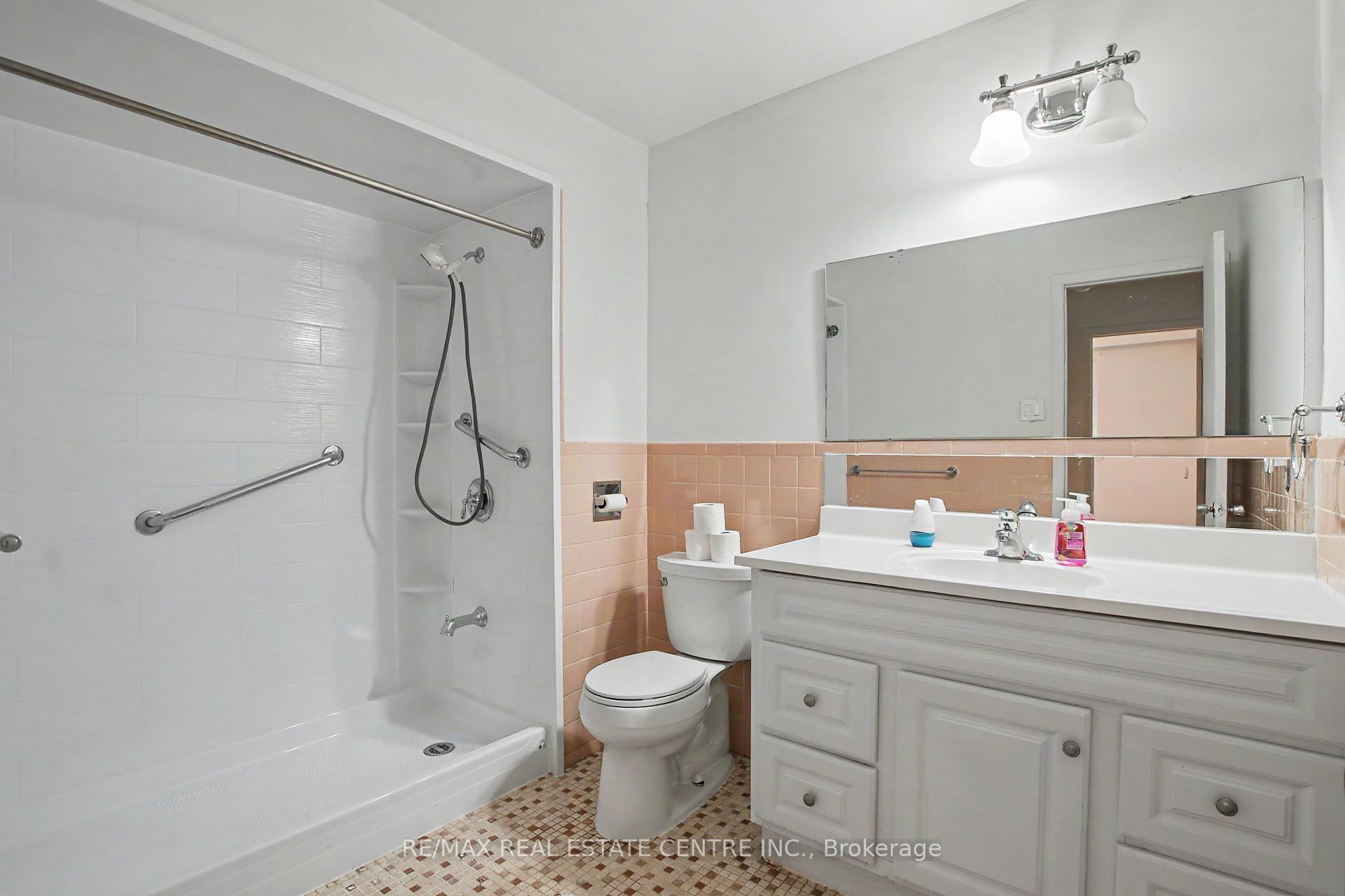 Photo 18 of 396 Pinemeadow Avenue, Mississauga, Cooksville — HOMEH