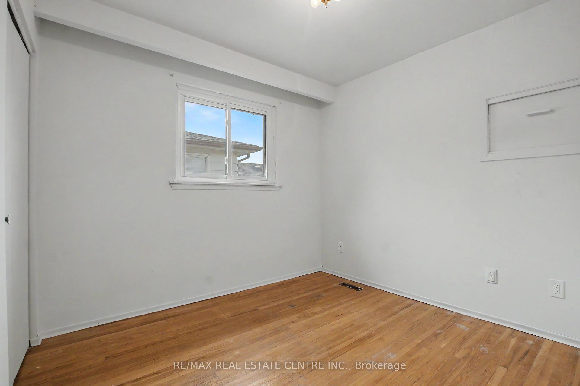 Photo 19 of 396 Pinemeadow Avenue, Mississauga, Cooksville — HOMEH