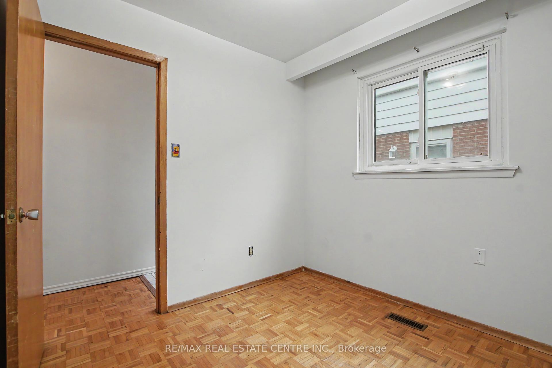 Photo 29 of 396 Pinemeadow Avenue, Mississauga, Cooksville — HOMEH