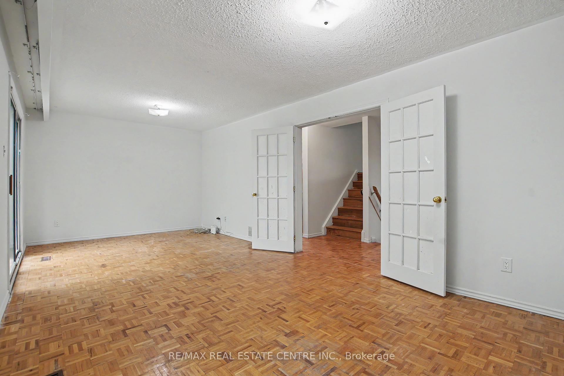 Photo 31 of 396 Pinemeadow Avenue, Mississauga, Cooksville — HOMEH
