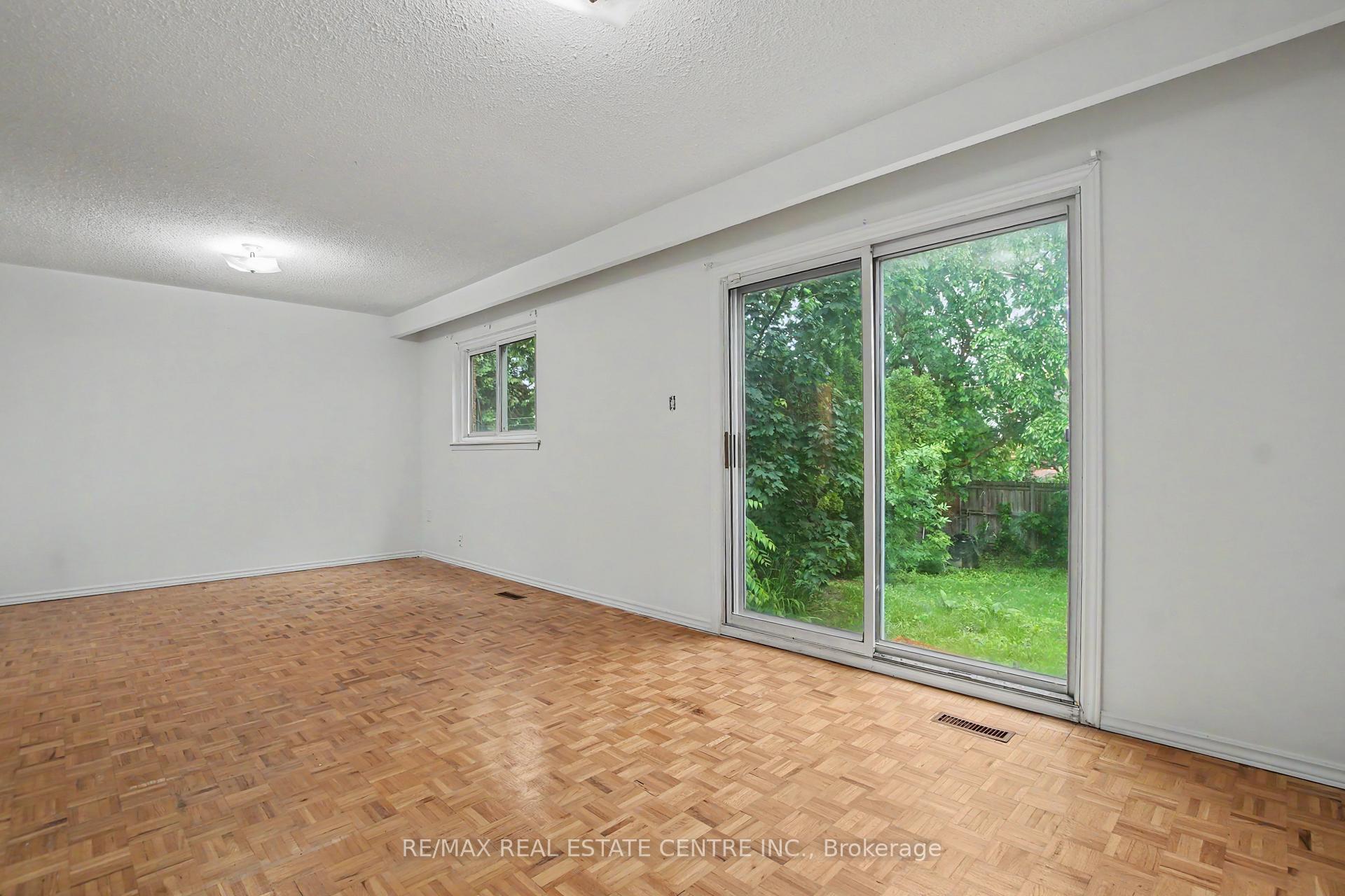 Photo 33 of 396 Pinemeadow Avenue, Mississauga, Cooksville — HOMEH