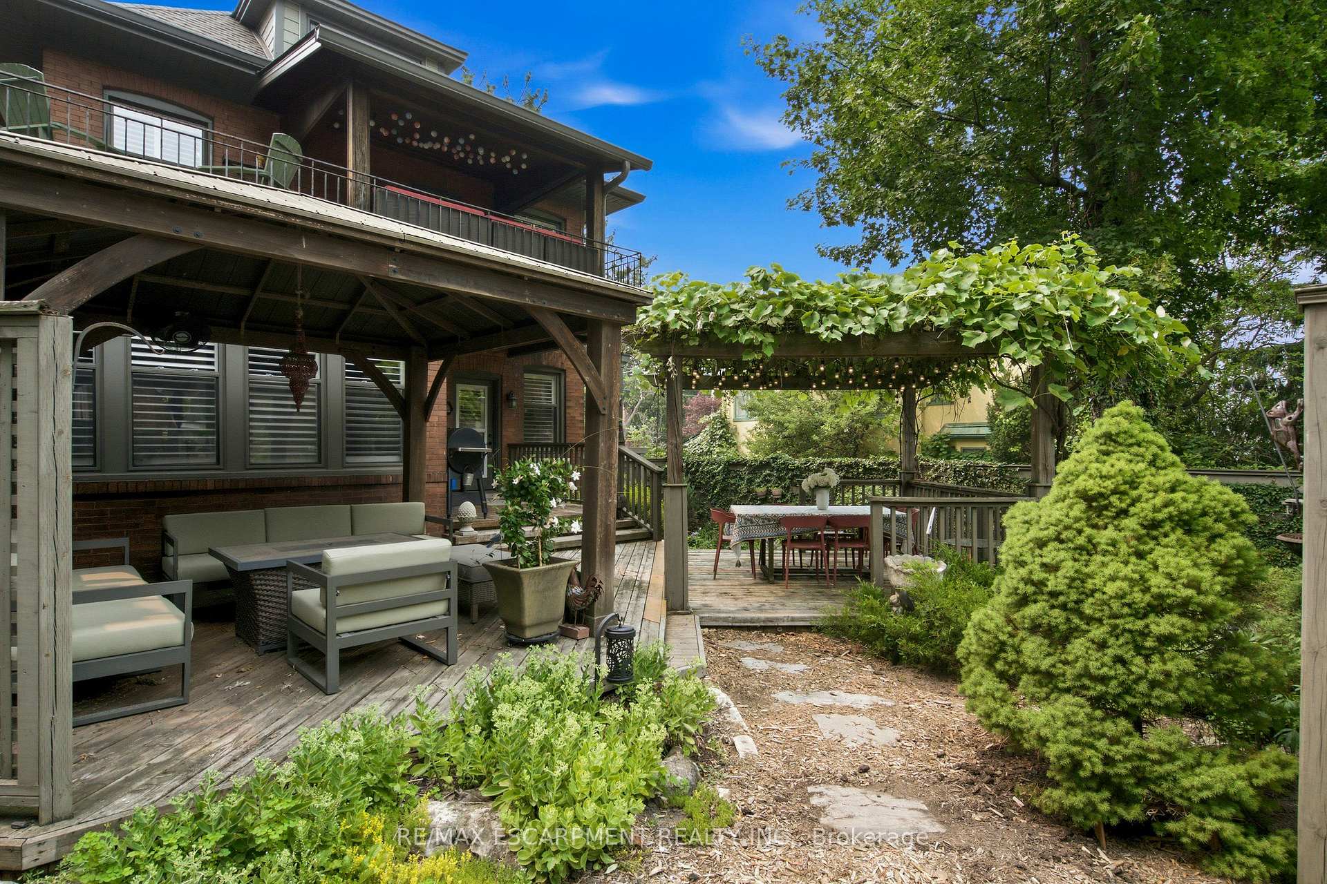 Photo 2 of 61 Mountain Avenue, Hamilton, Kirkendall — HOMEH